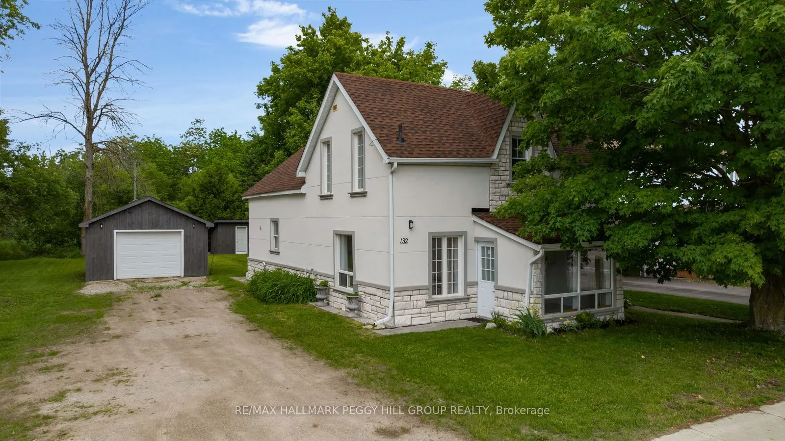 132 Queen Street W