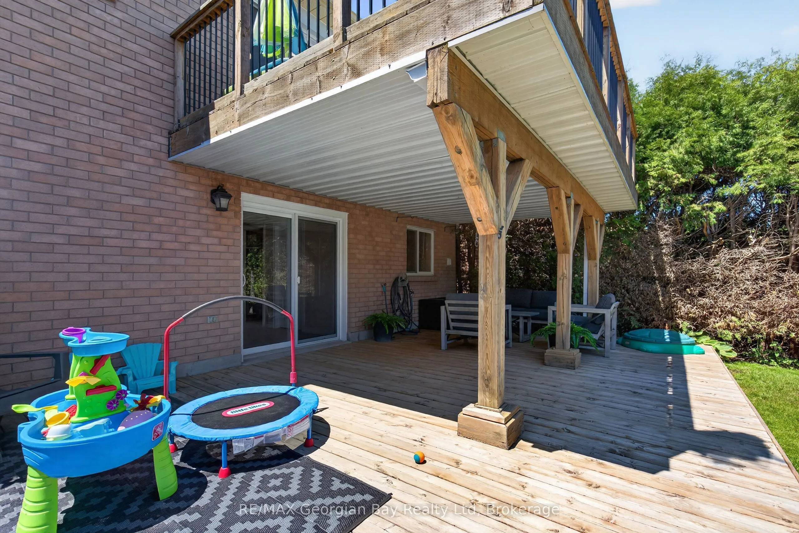 1005 Dina Crescent