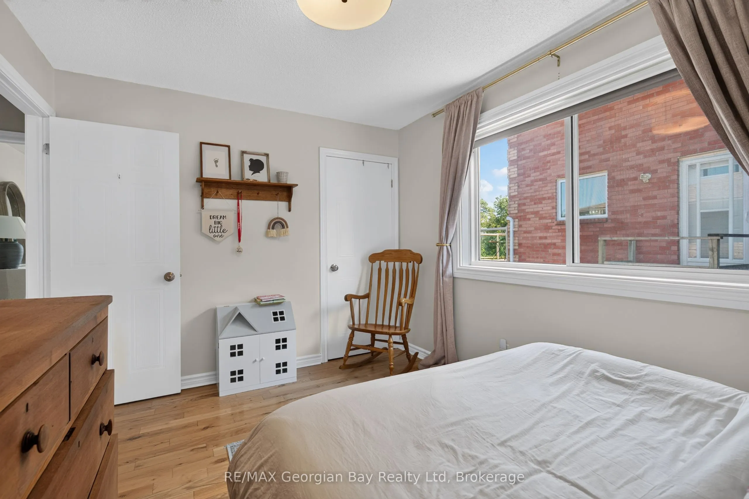 1005 Dina Crescent