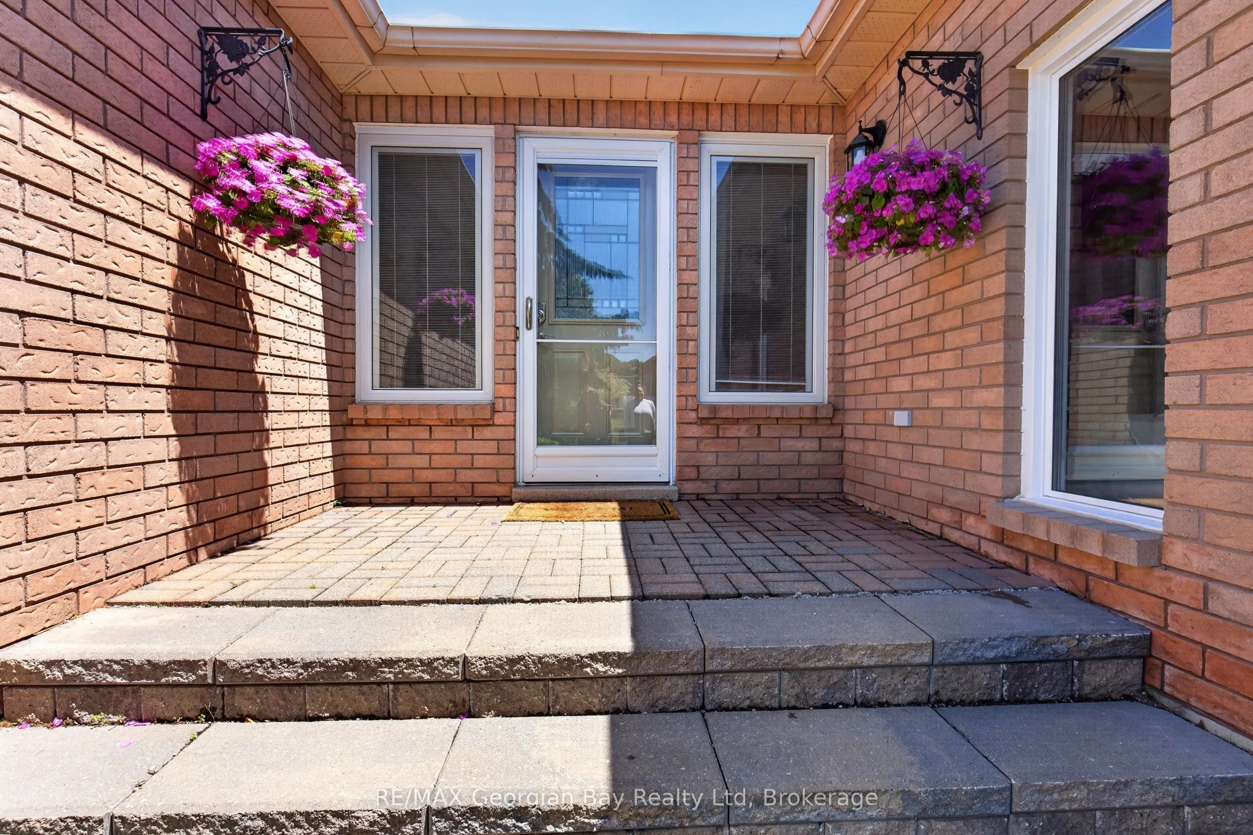 1005 Dina Crescent