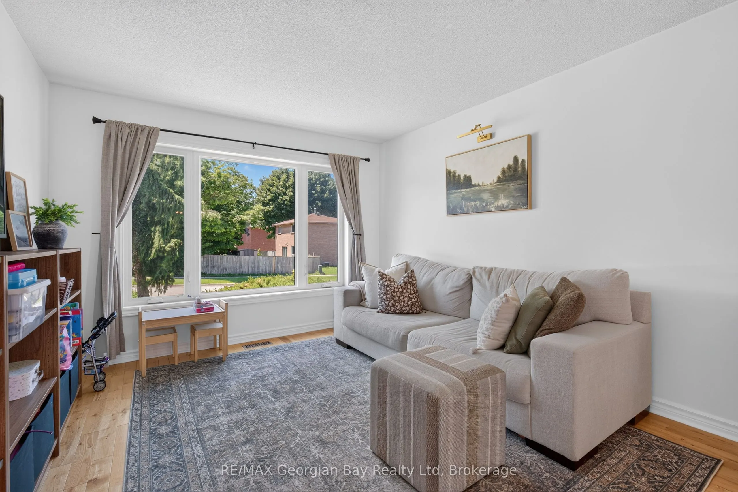 1005 Dina Crescent