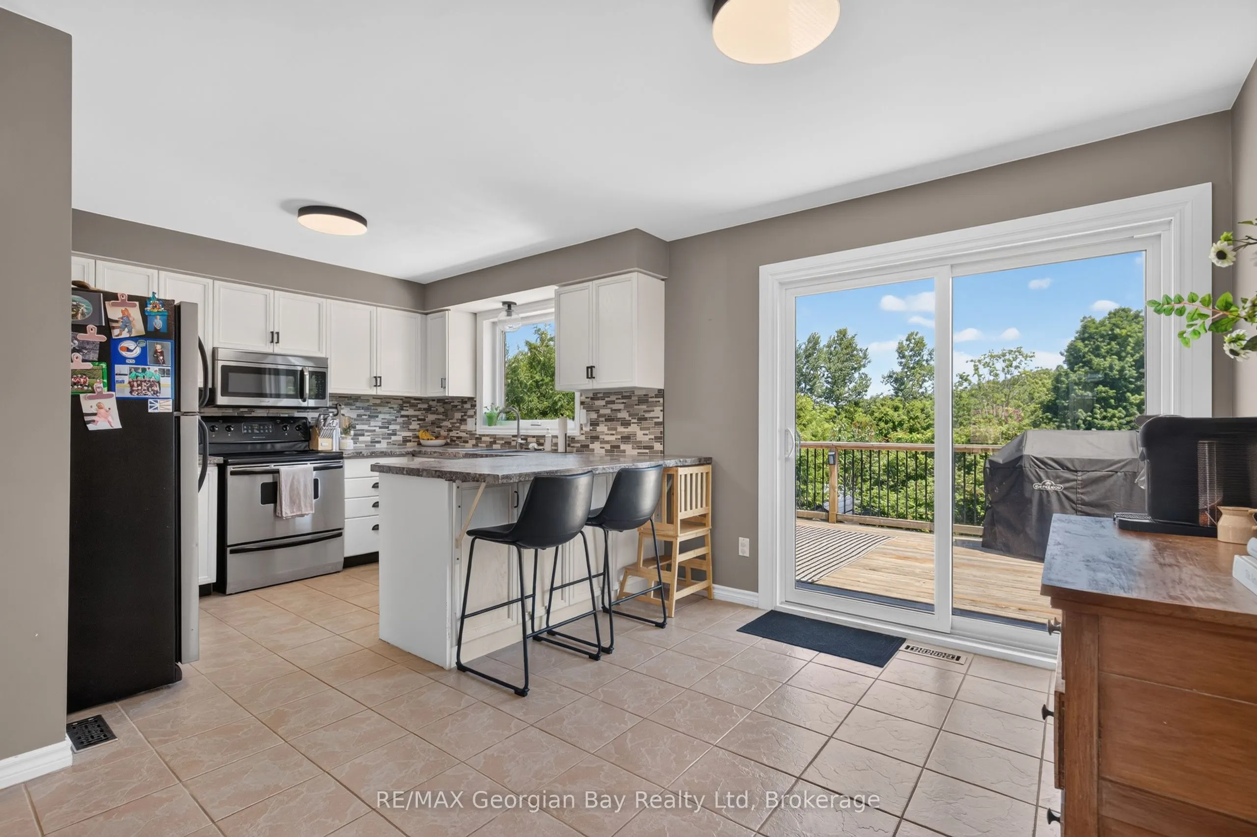 1005 Dina Crescent