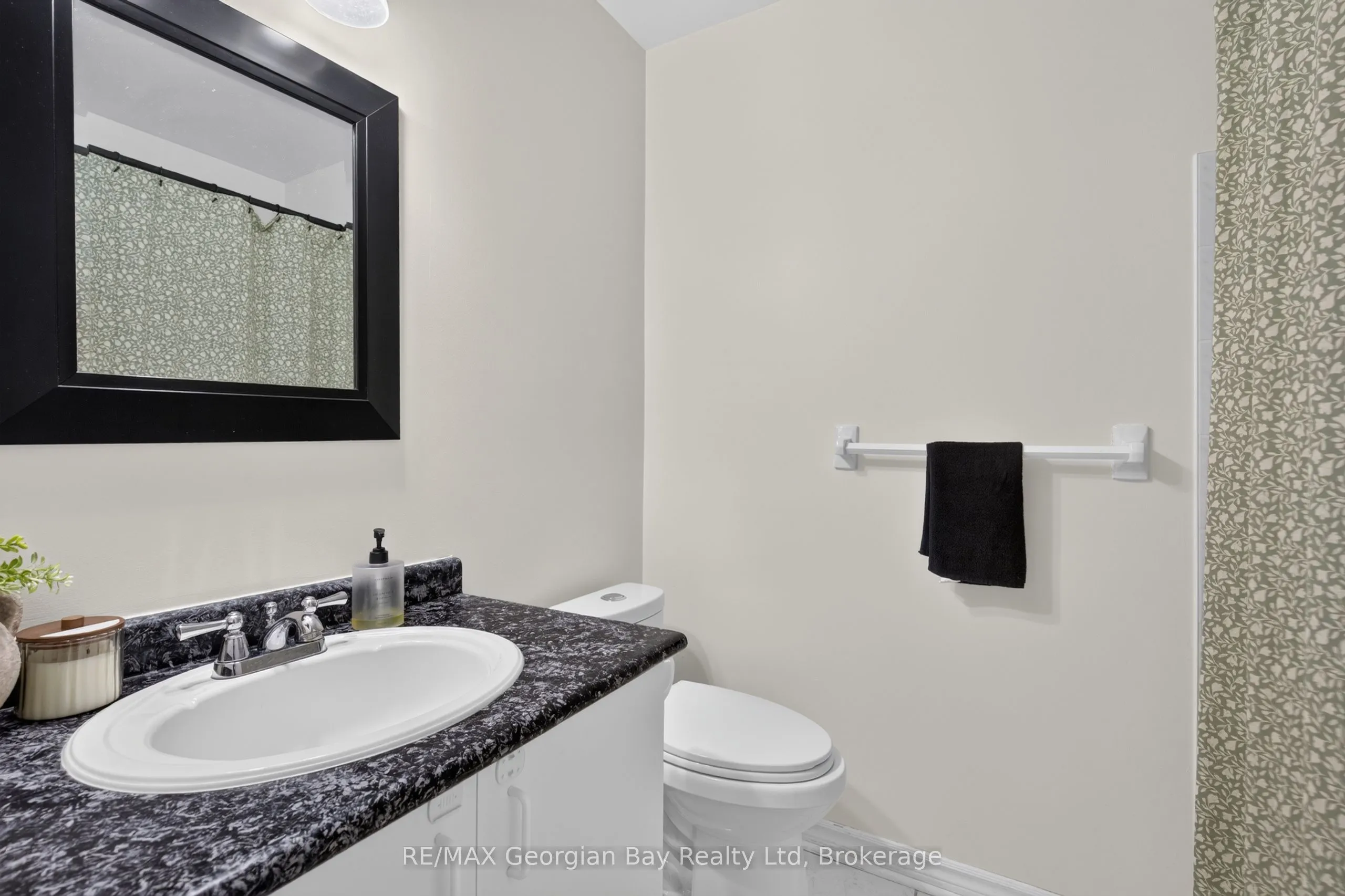 1005 Dina Crescent