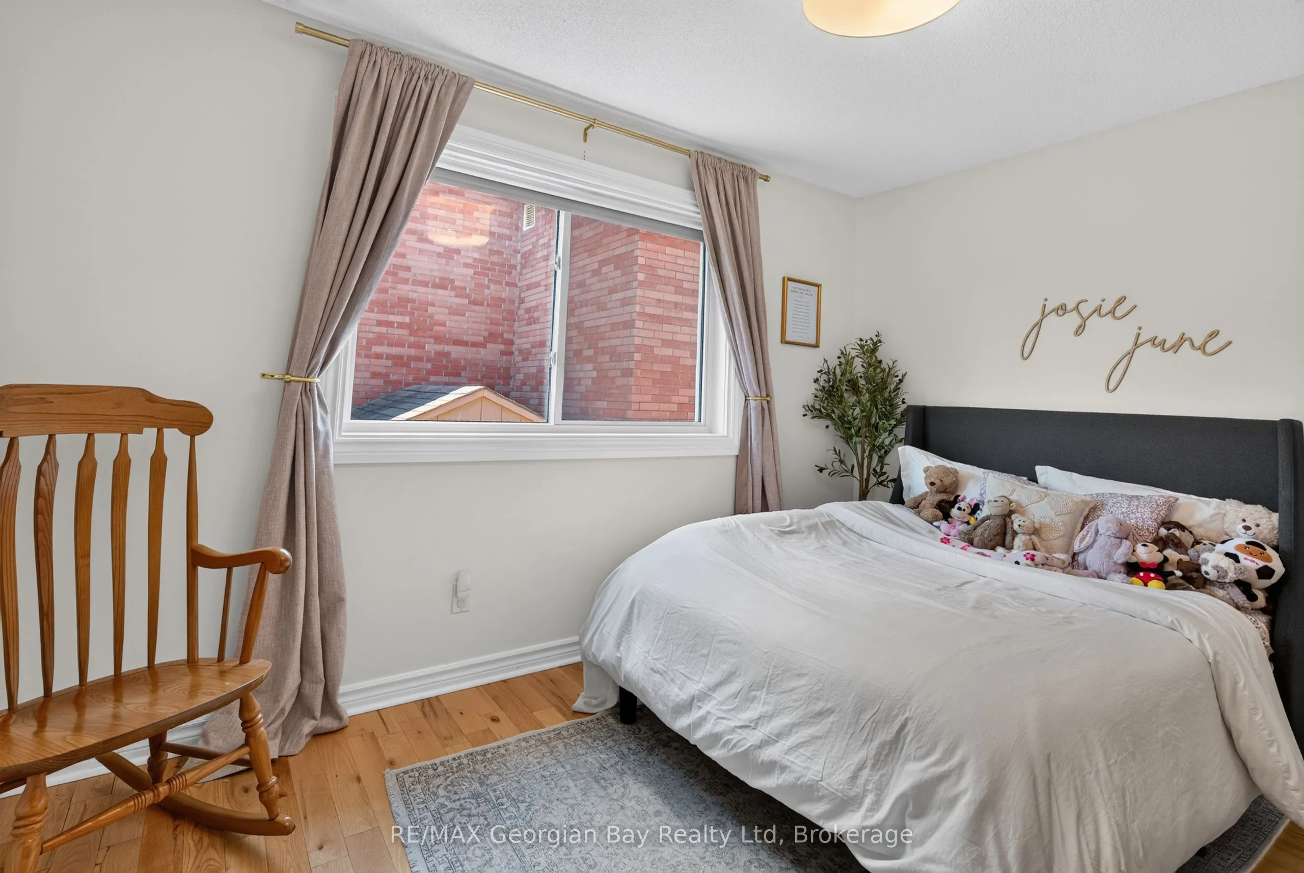 1005 Dina Crescent