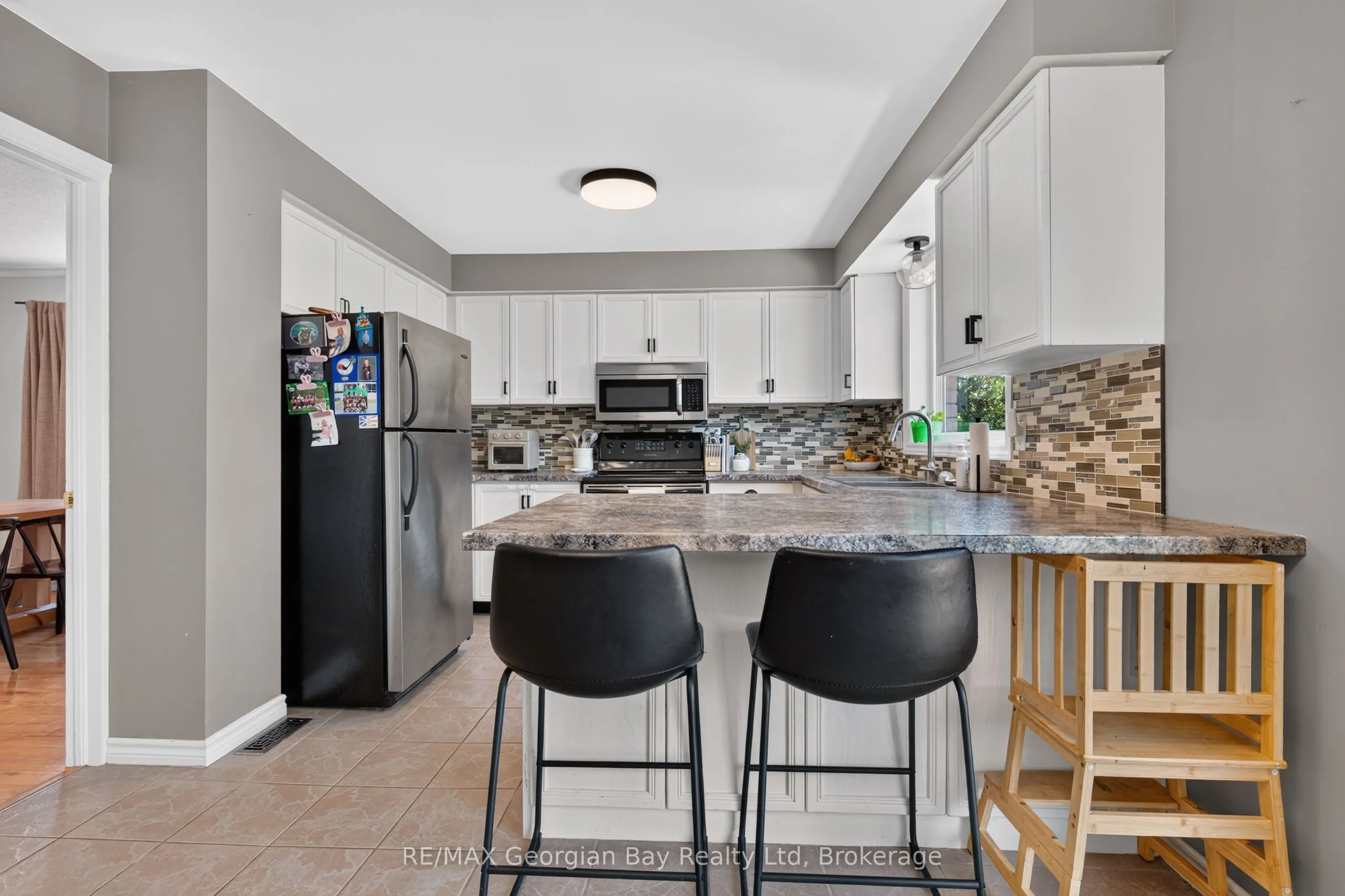 1005 Dina Crescent