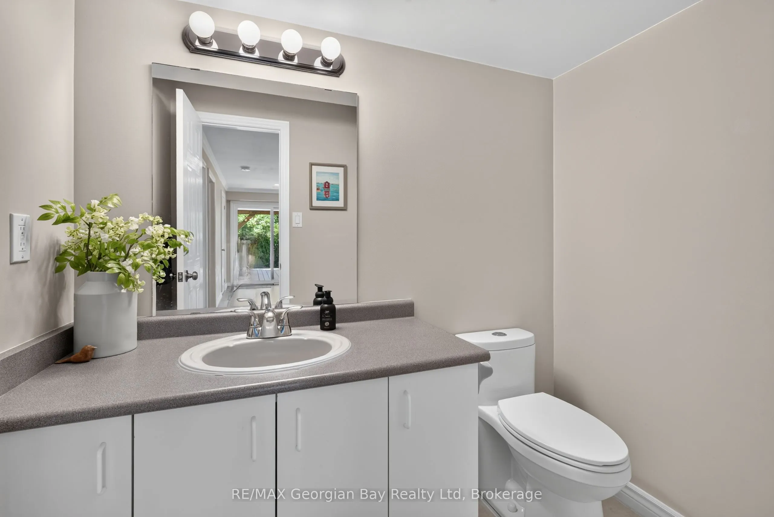 1005 Dina Crescent