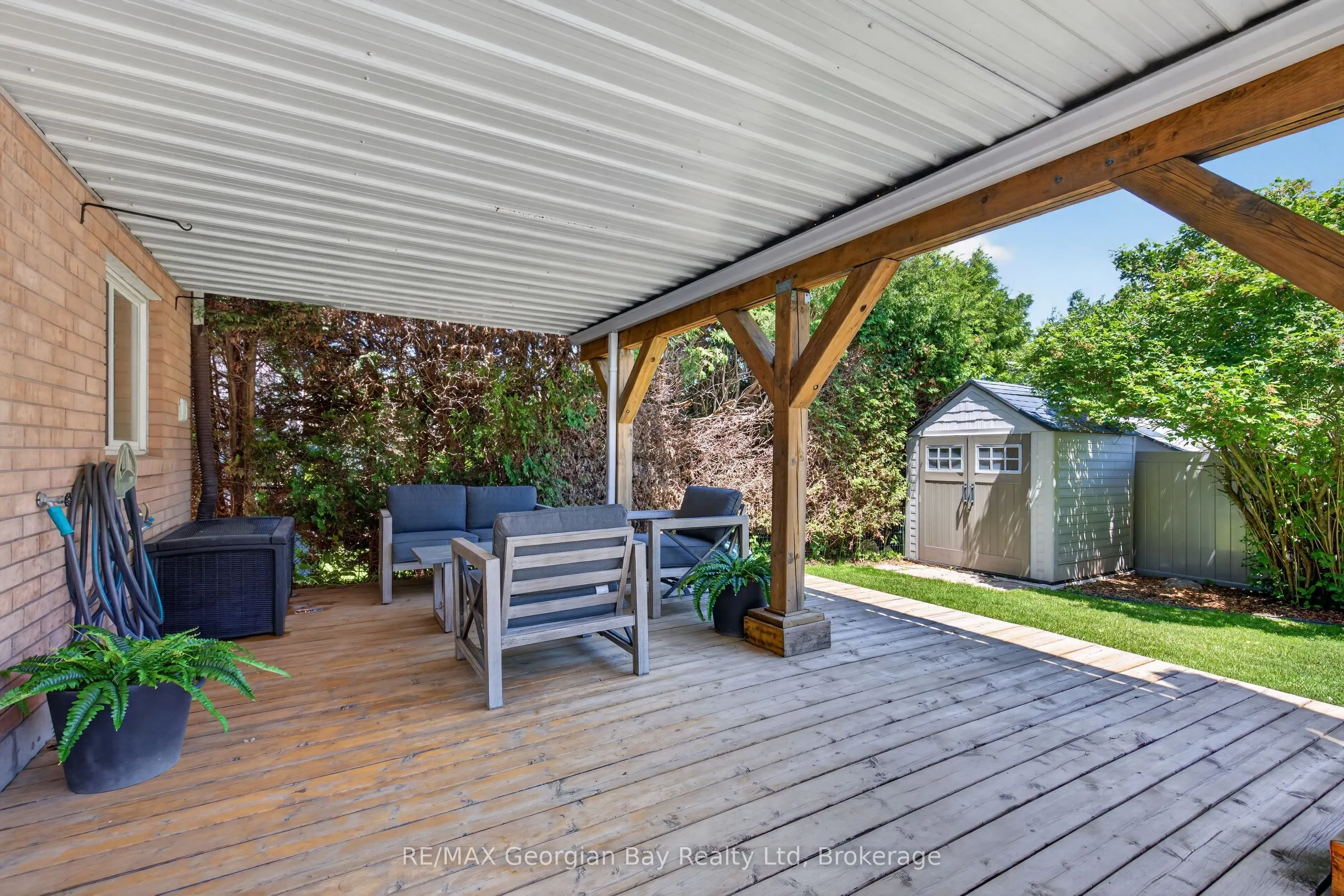 1005 Dina Crescent
