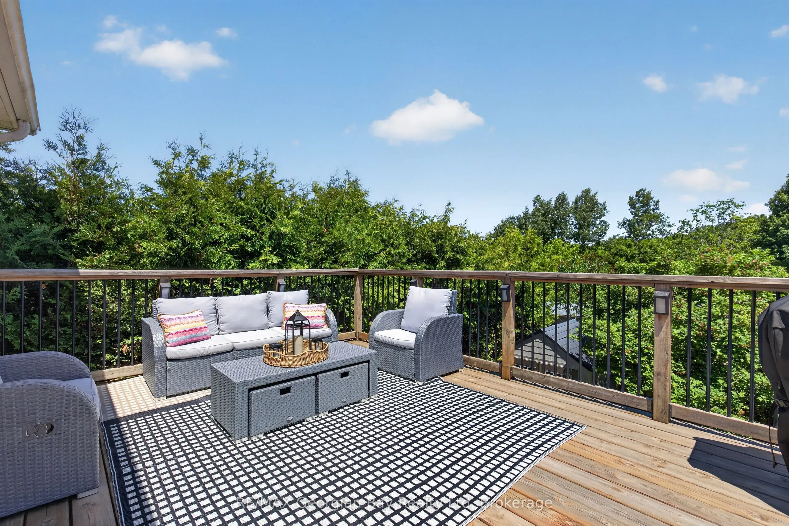 1005 Dina Crescent