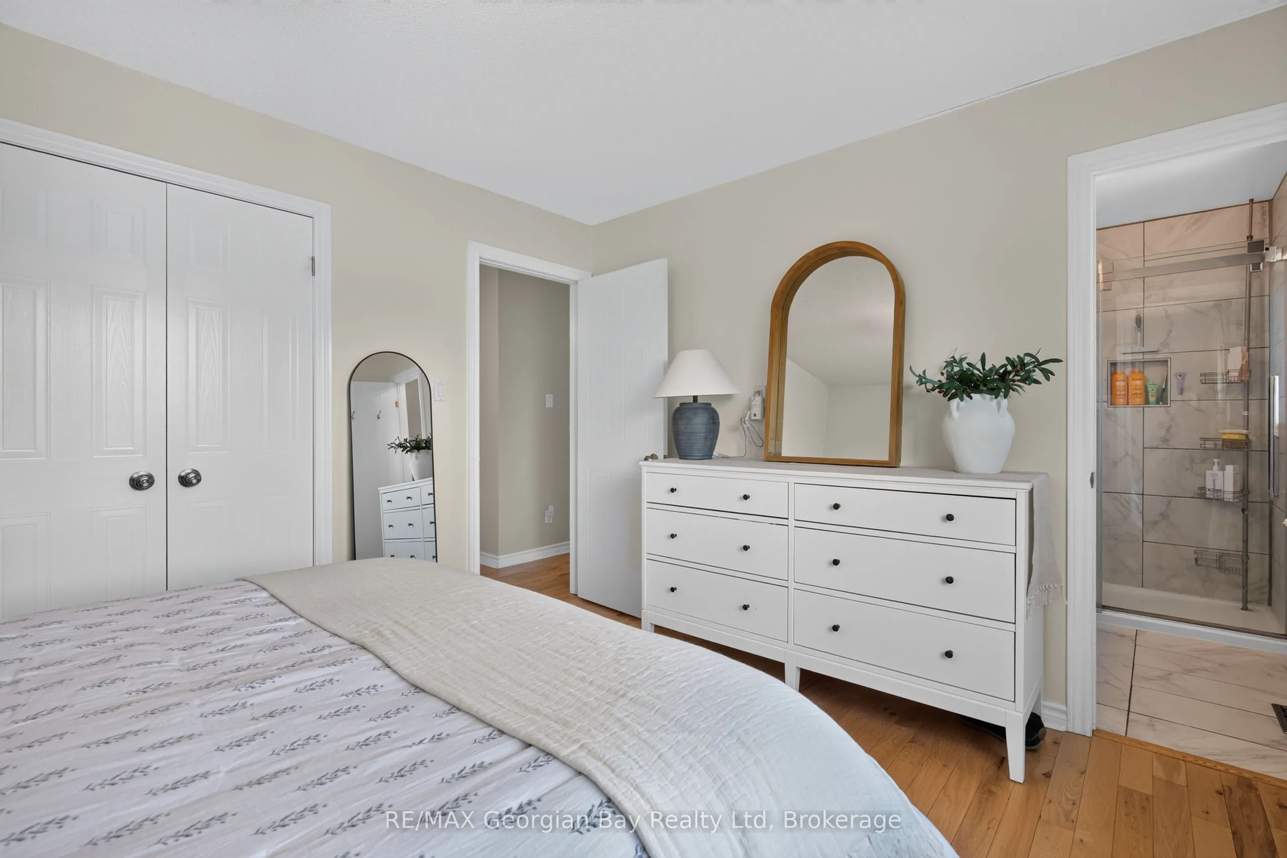 1005 Dina Crescent
