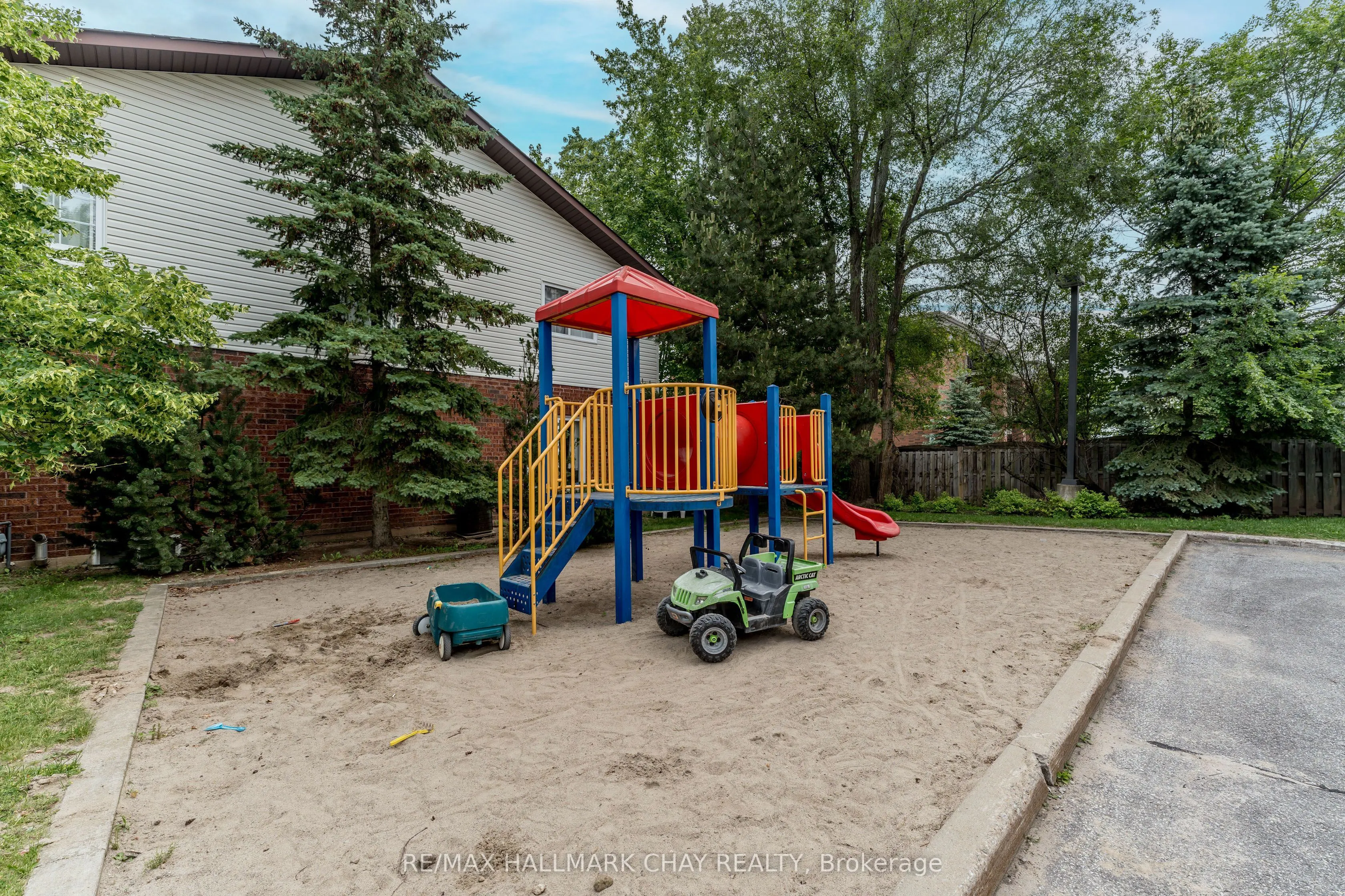 488 Yonge Street #9