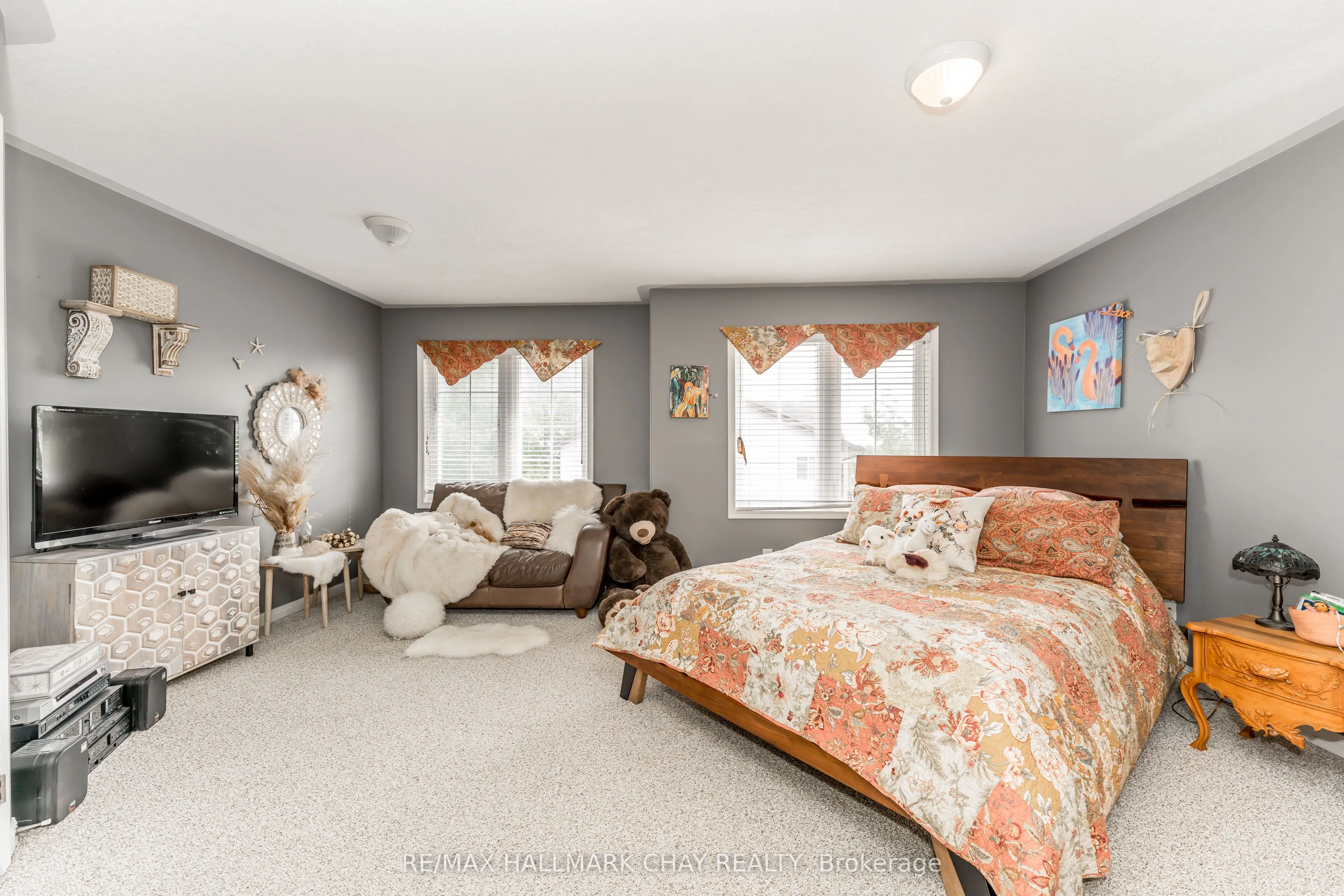 488 Yonge Street #9
