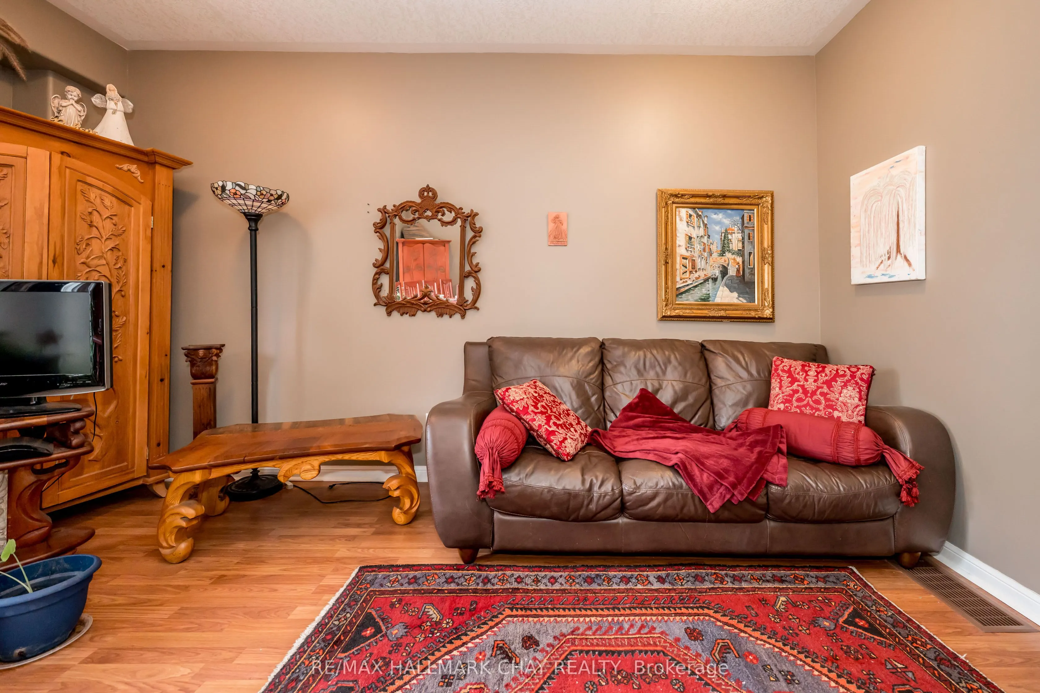 488 Yonge Street #9