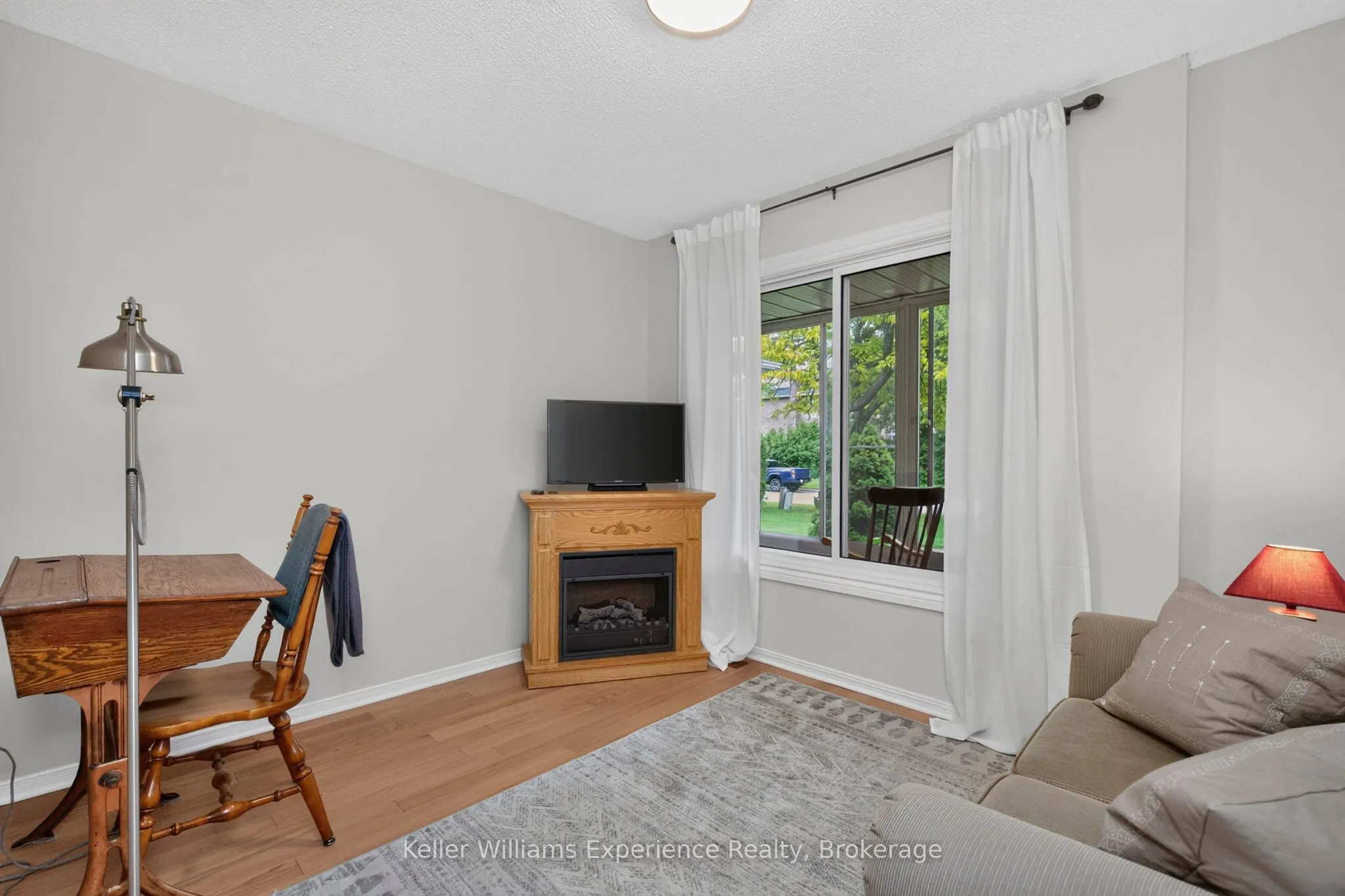 922 Playfair Road
