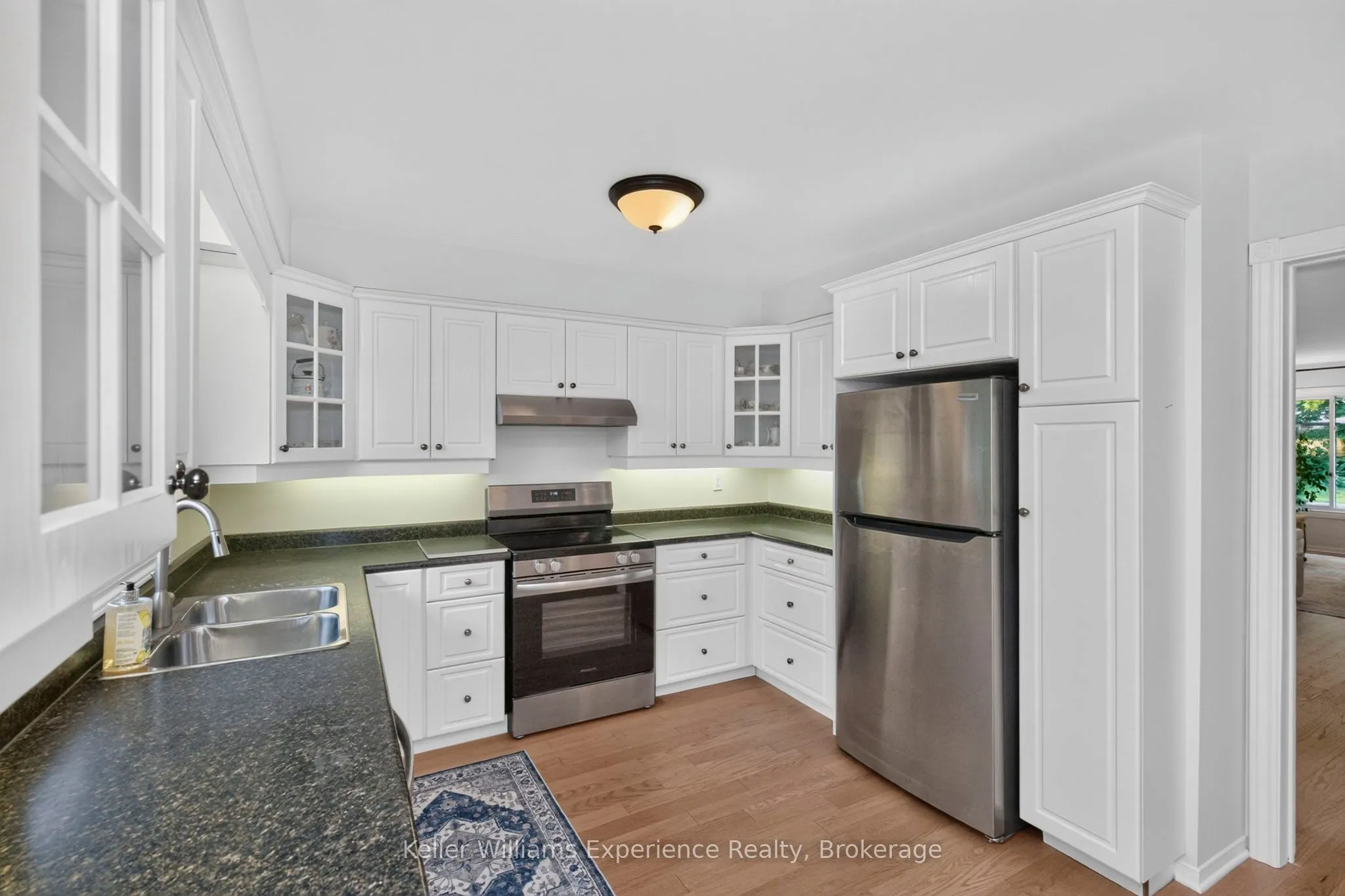 922 Playfair Road