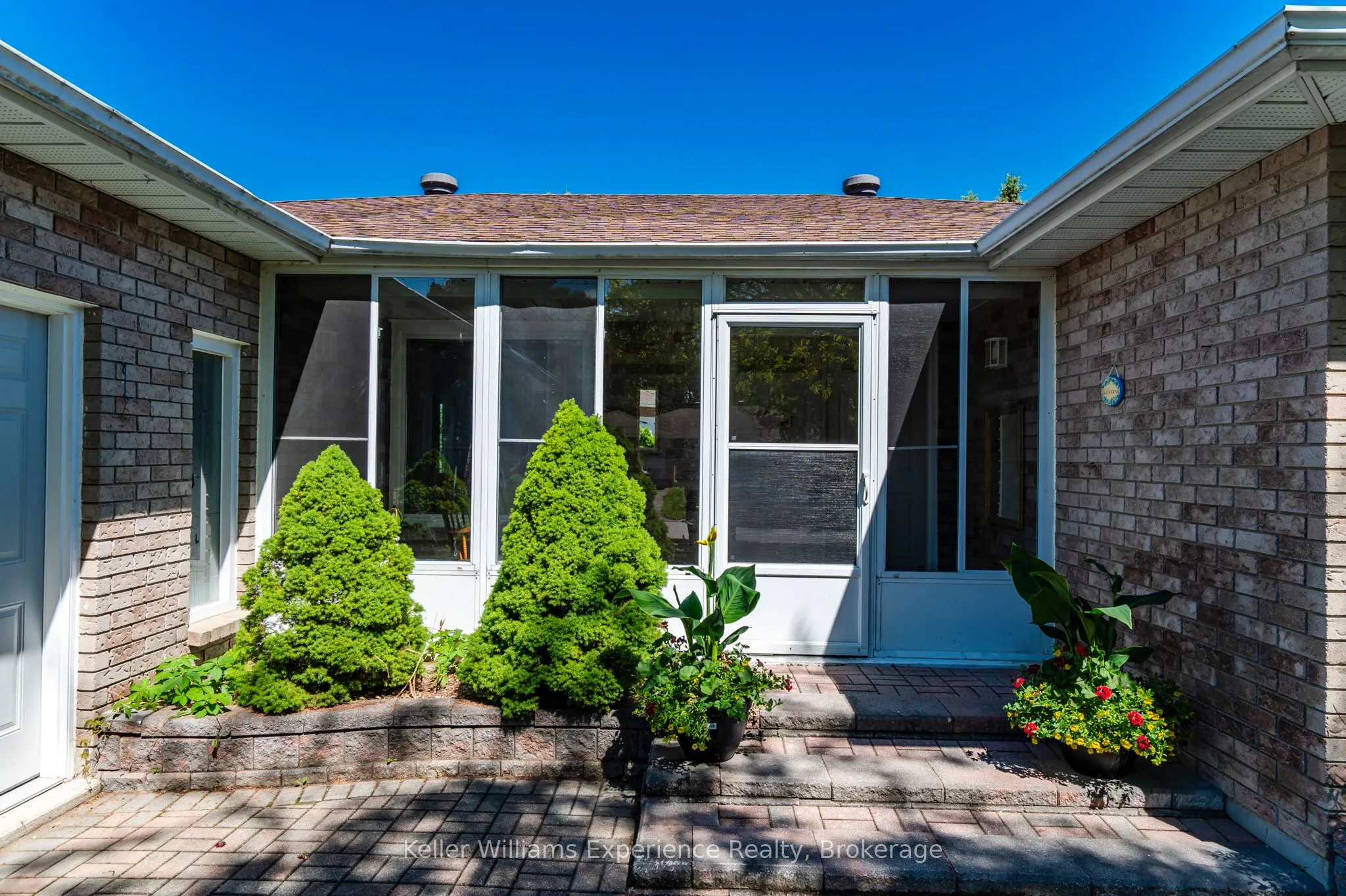 922 Playfair Road