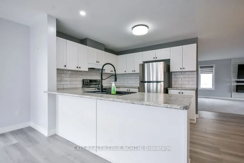8 Sinclair Crescent