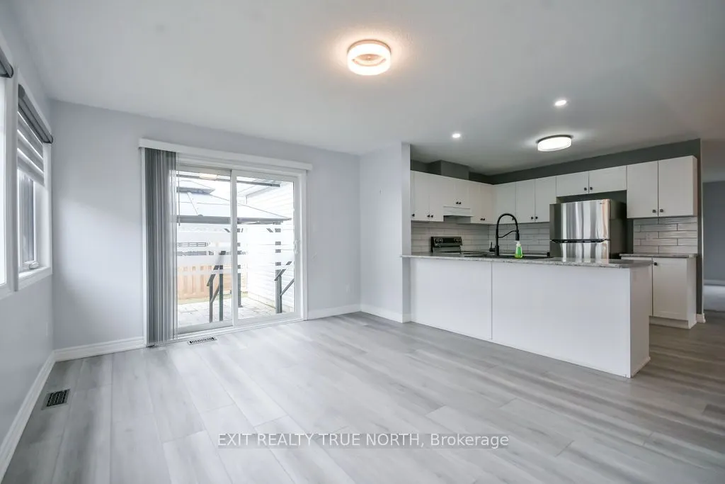 8 Sinclair Crescent