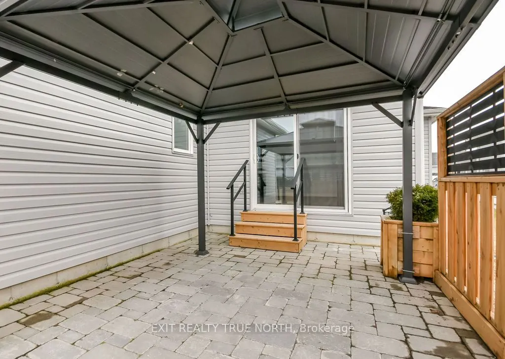 8 Sinclair Crescent