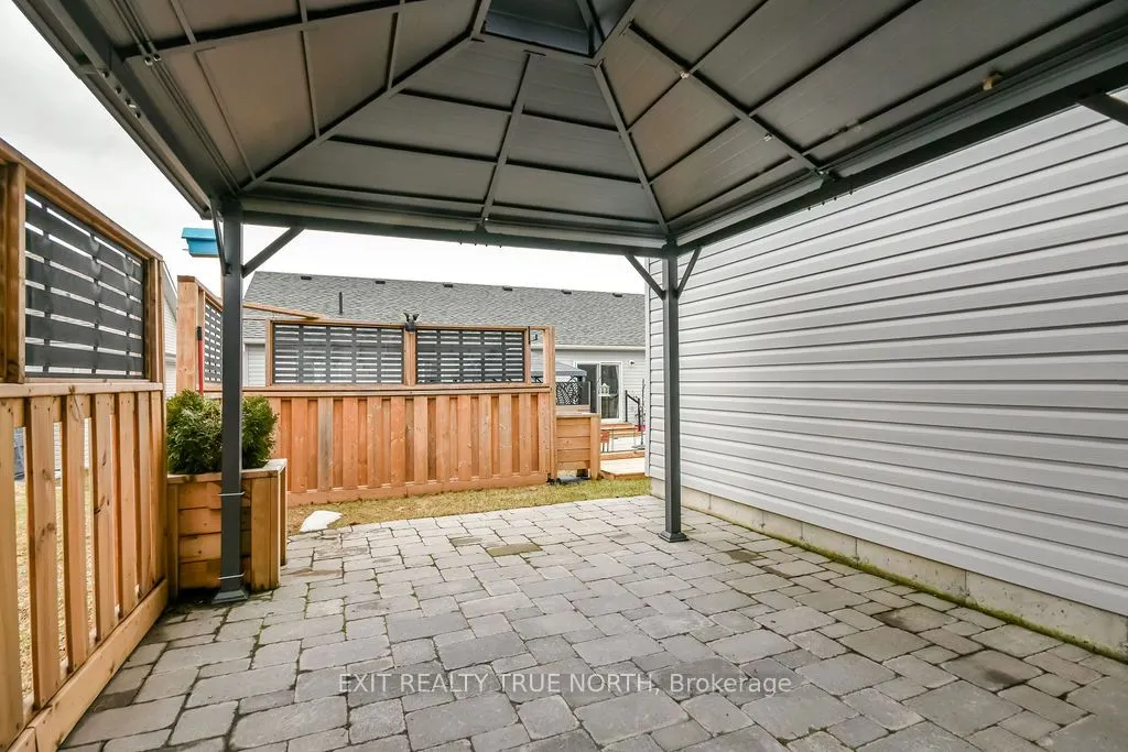 8 Sinclair Crescent