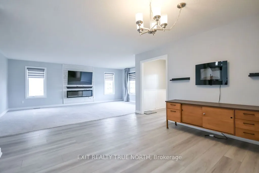 8 Sinclair Crescent