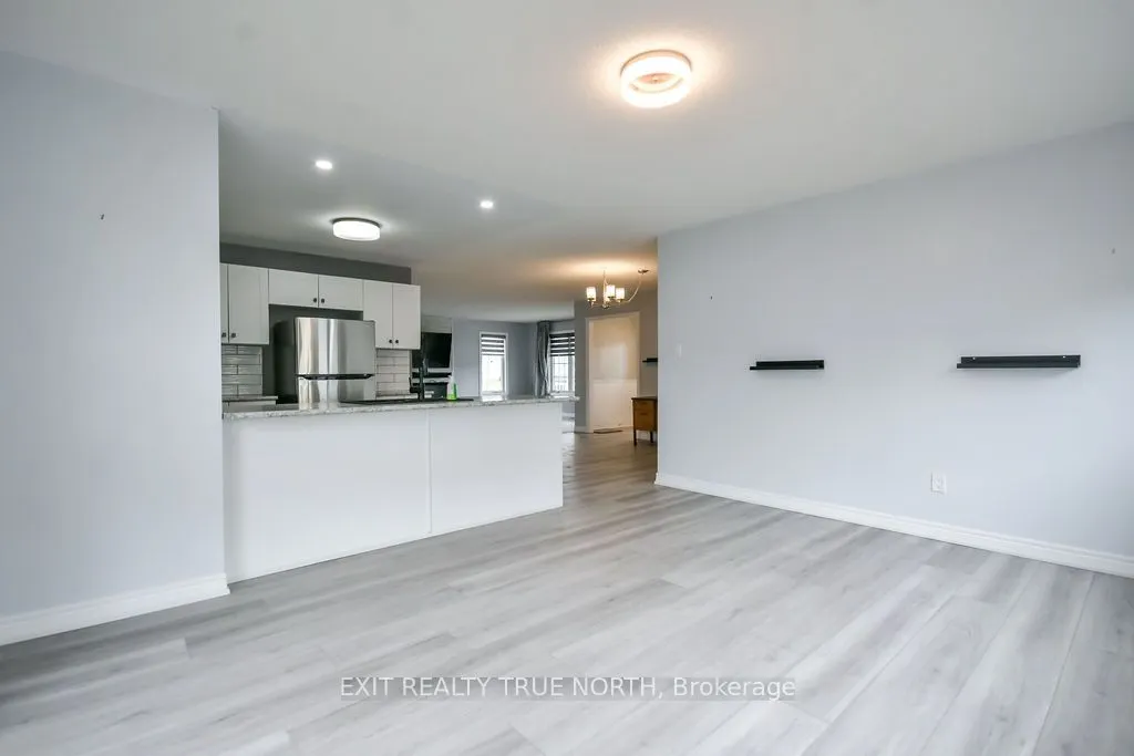 8 Sinclair Crescent