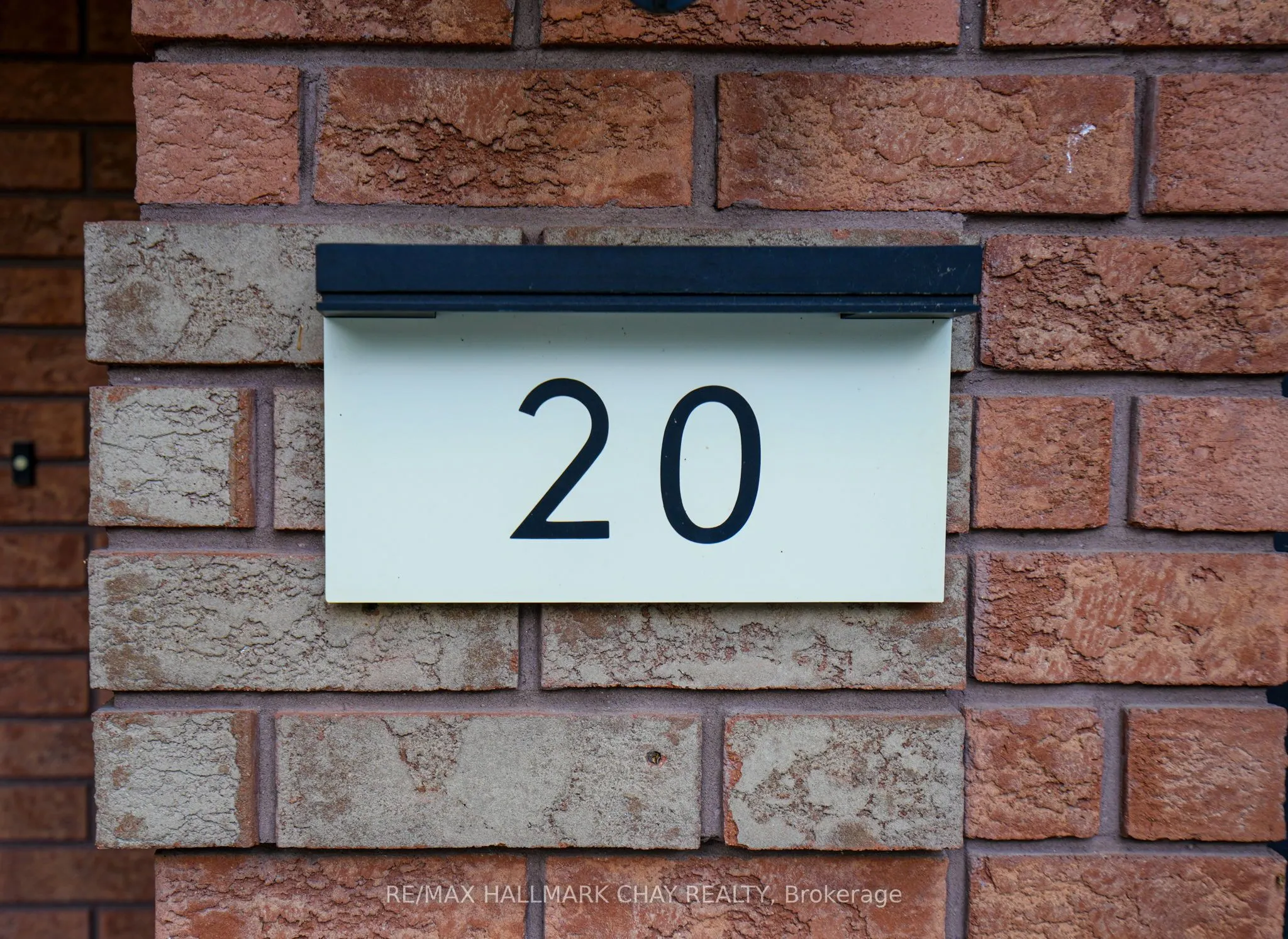 20 Downer Crescent