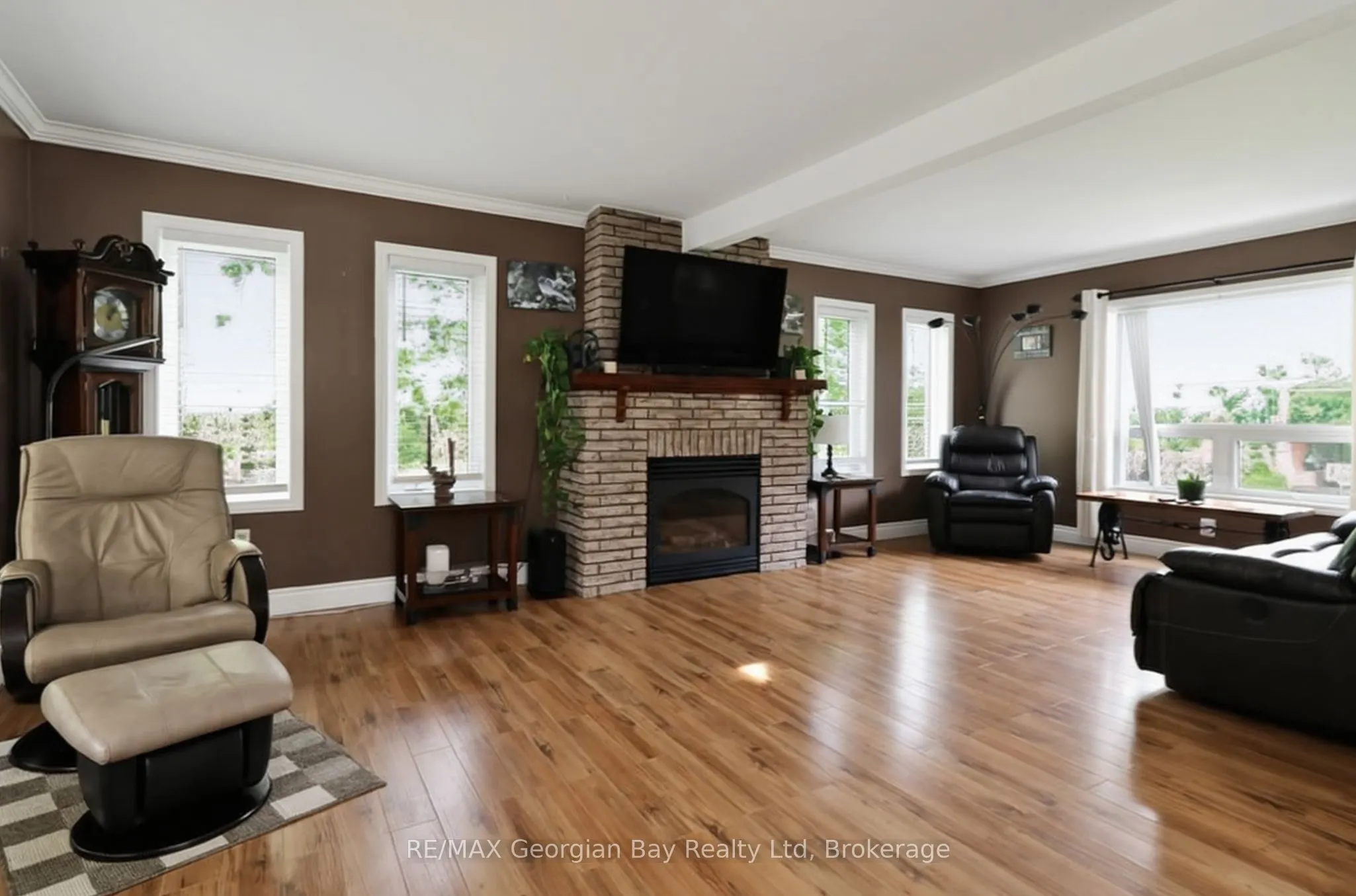 4 Moore Avenue