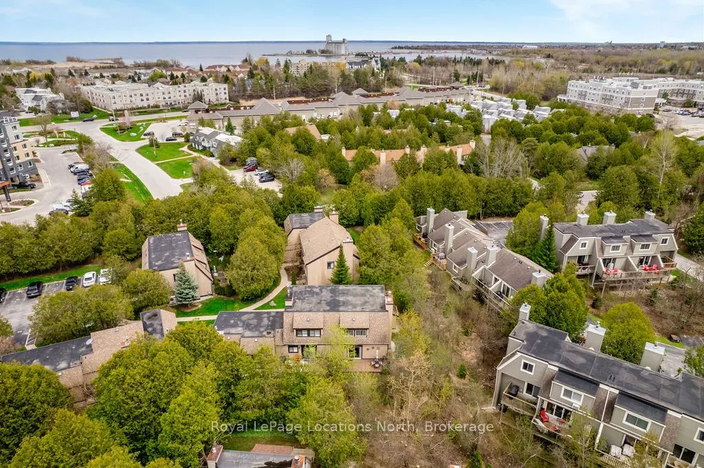 112 Escarpment Crescent #12