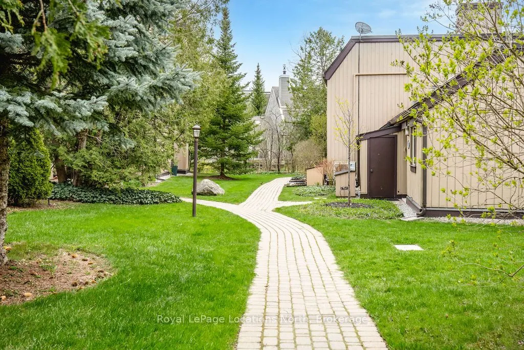 112 Escarpment Crescent #12