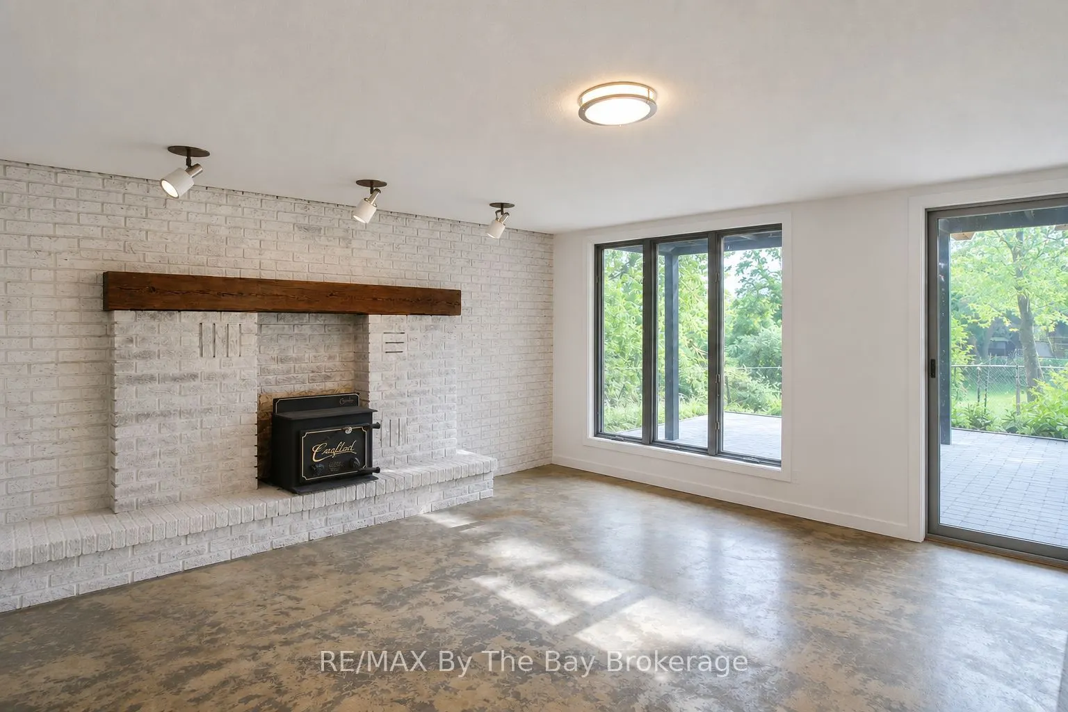 103 Sunnidale Road S