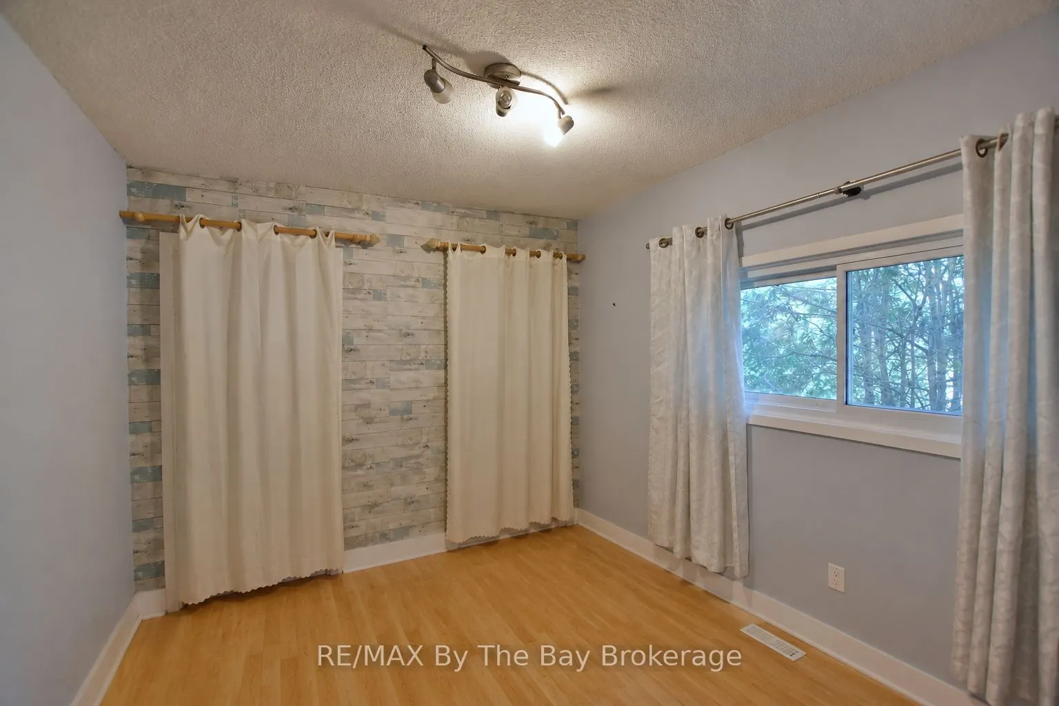 103 Sunnidale Road S
