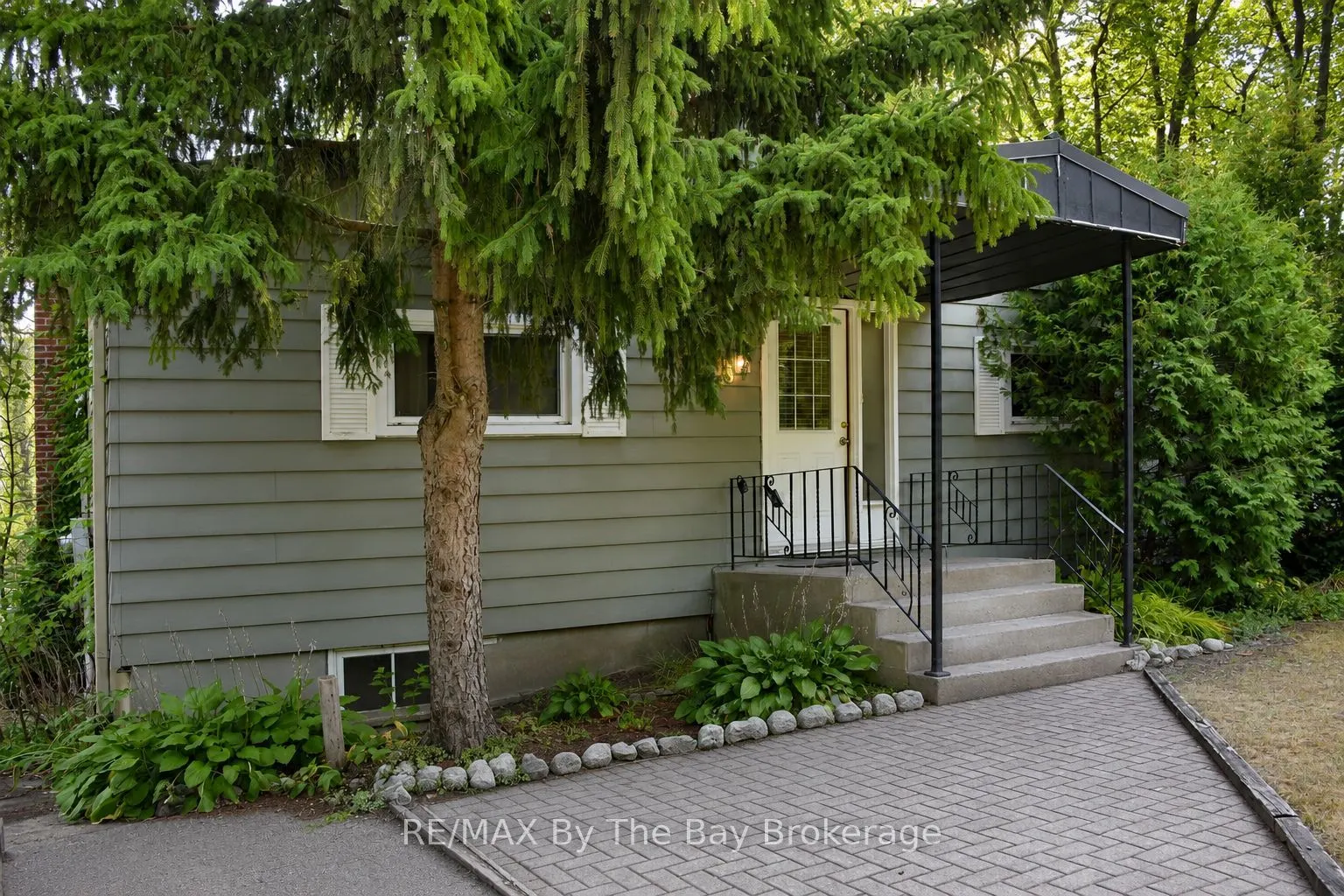 103 Sunnidale Road S