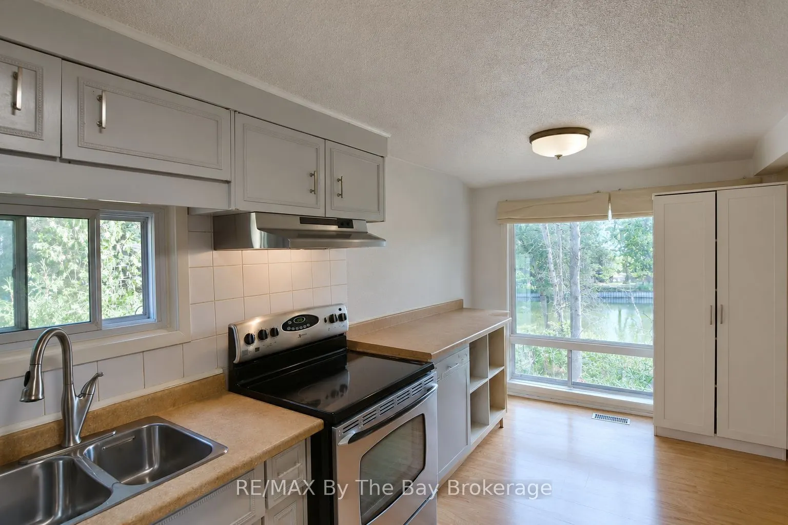 103 Sunnidale Road S