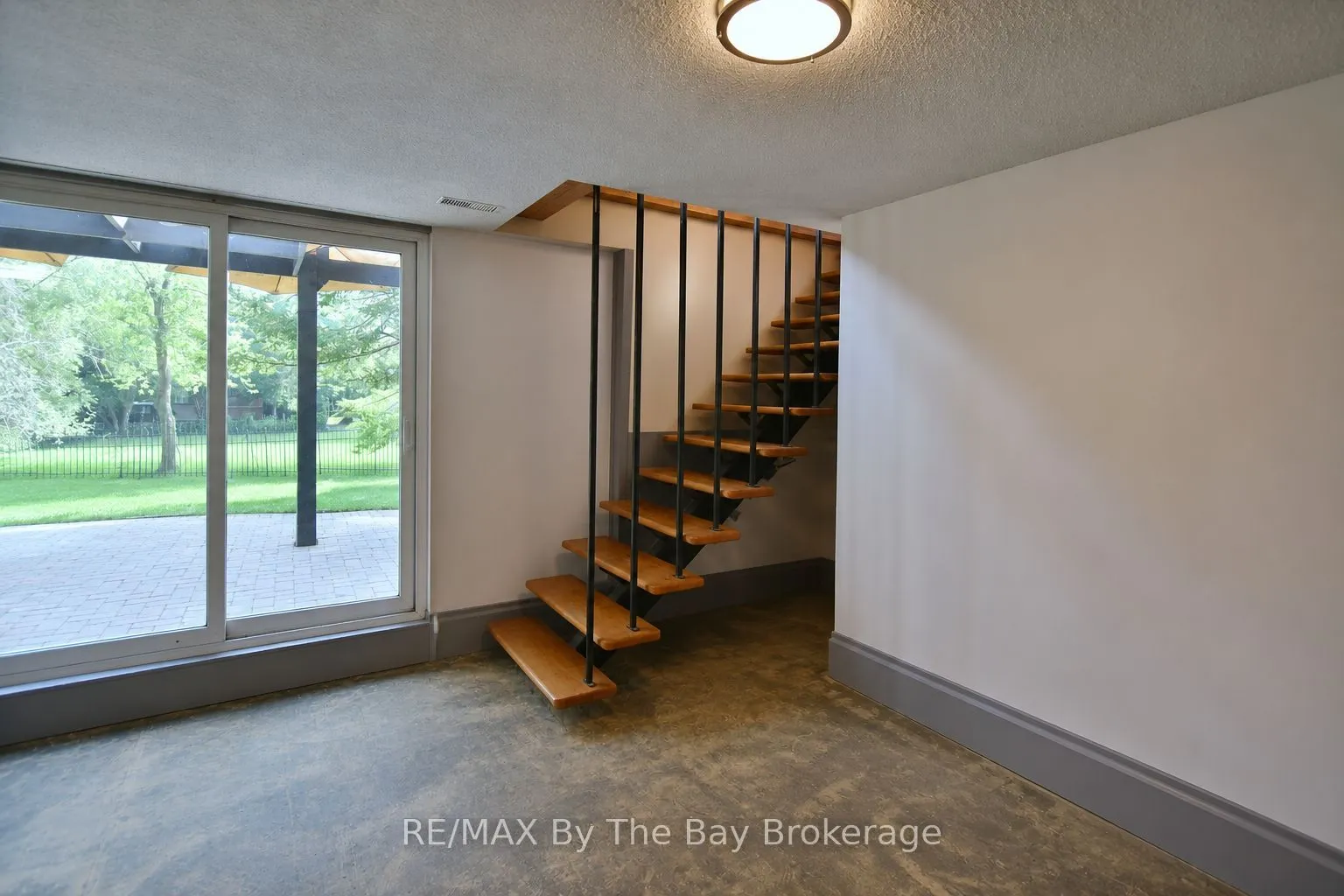 103 Sunnidale Road S