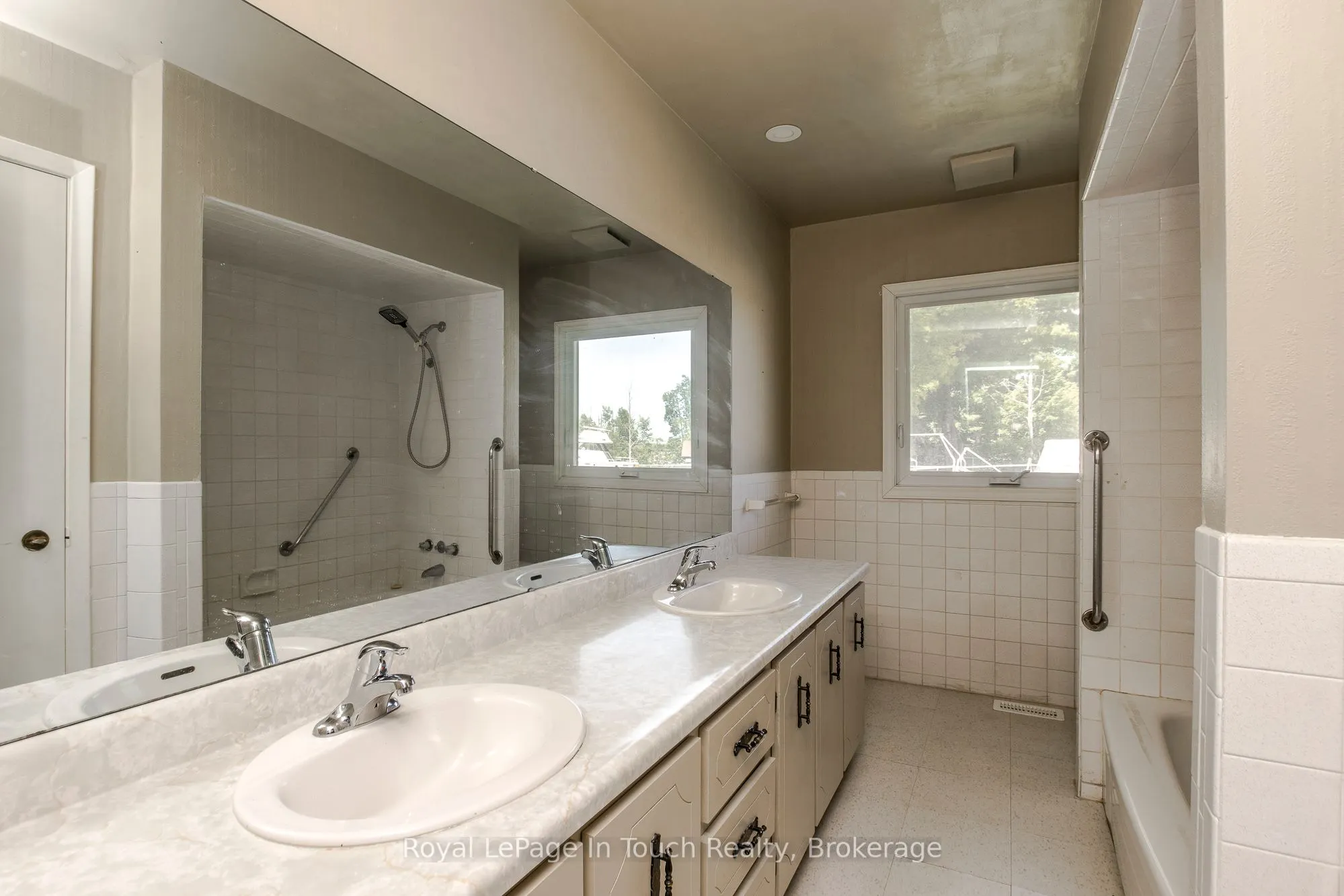 740 Balm Beach Road E