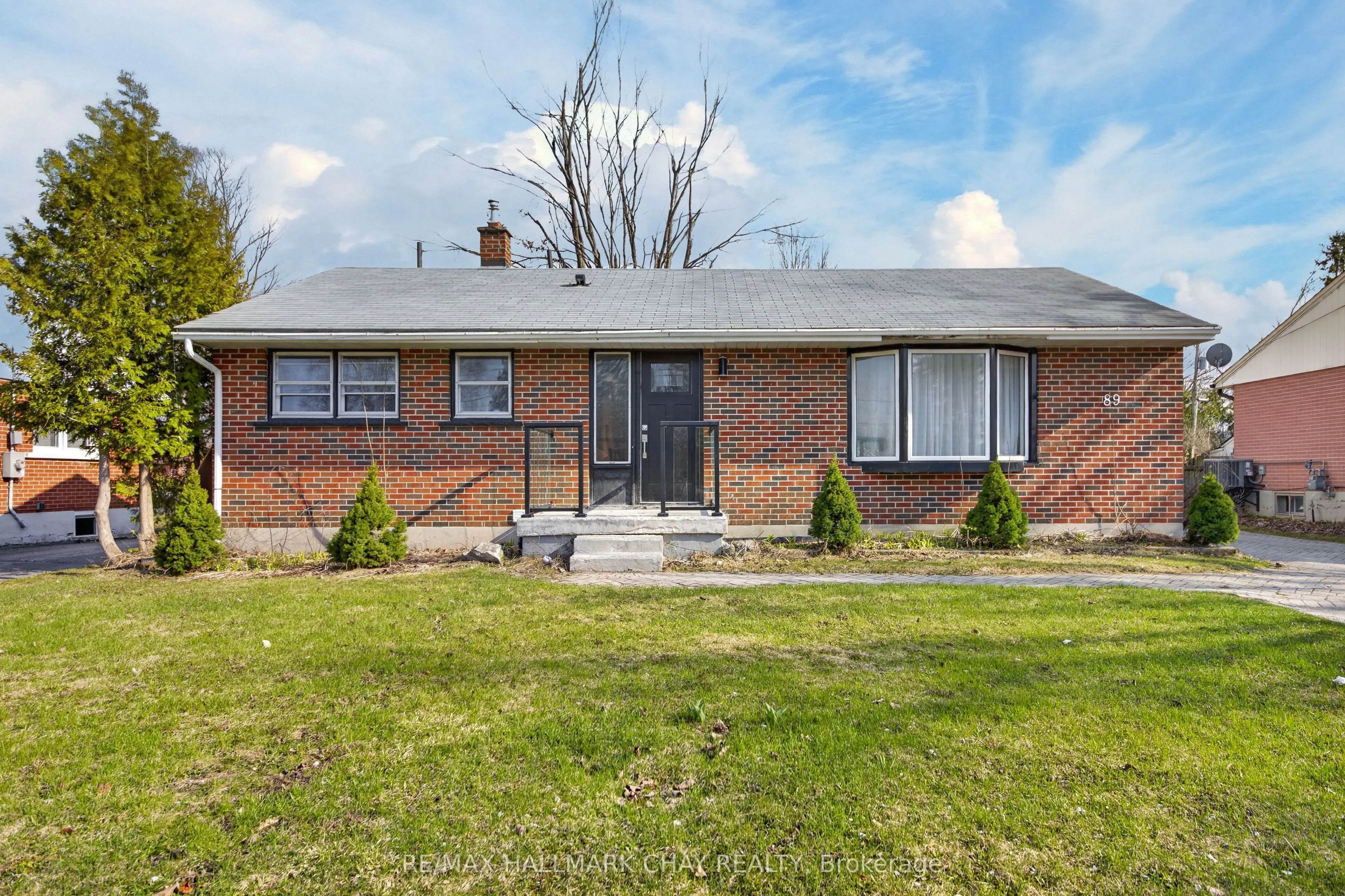 89 North st West (Main floor only) Street N