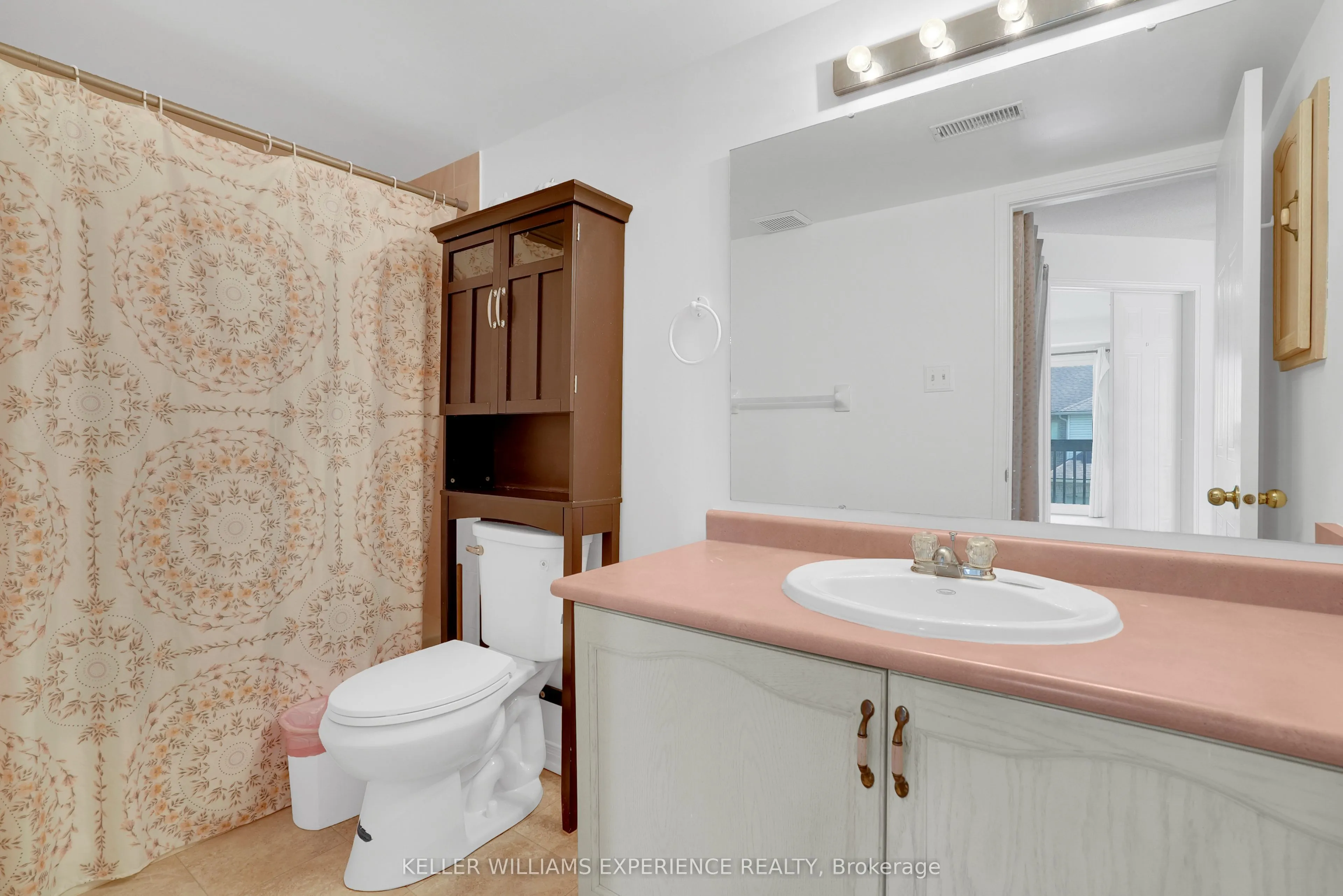 492 Laclie Street #204