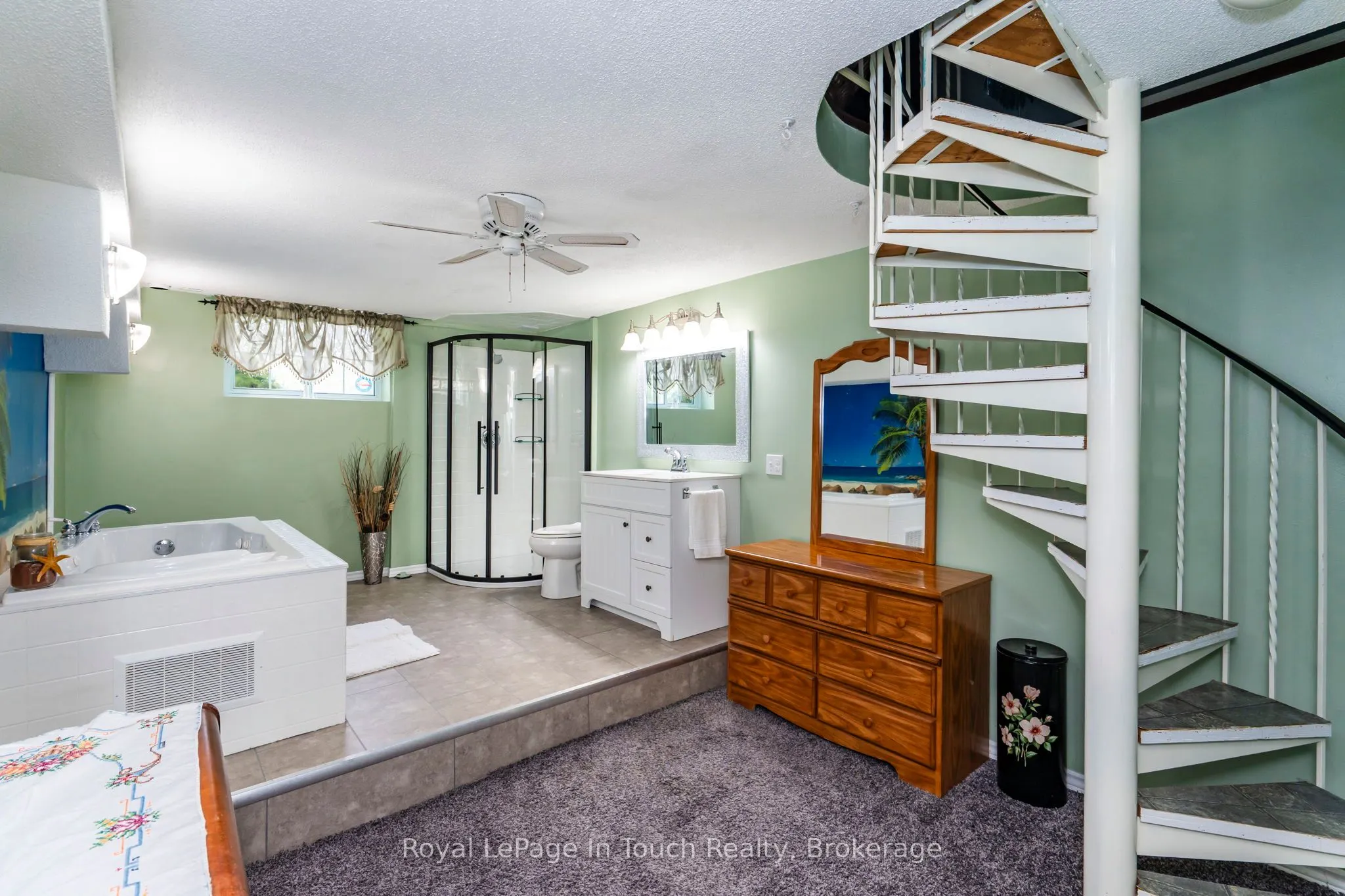 13 Hallen Drive
