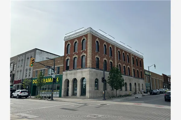 64 Dunlop Street E