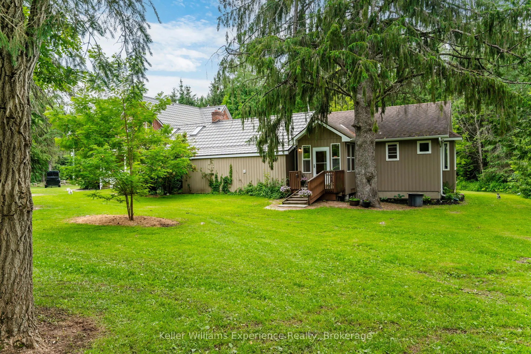 3744 Flos 4 Road W