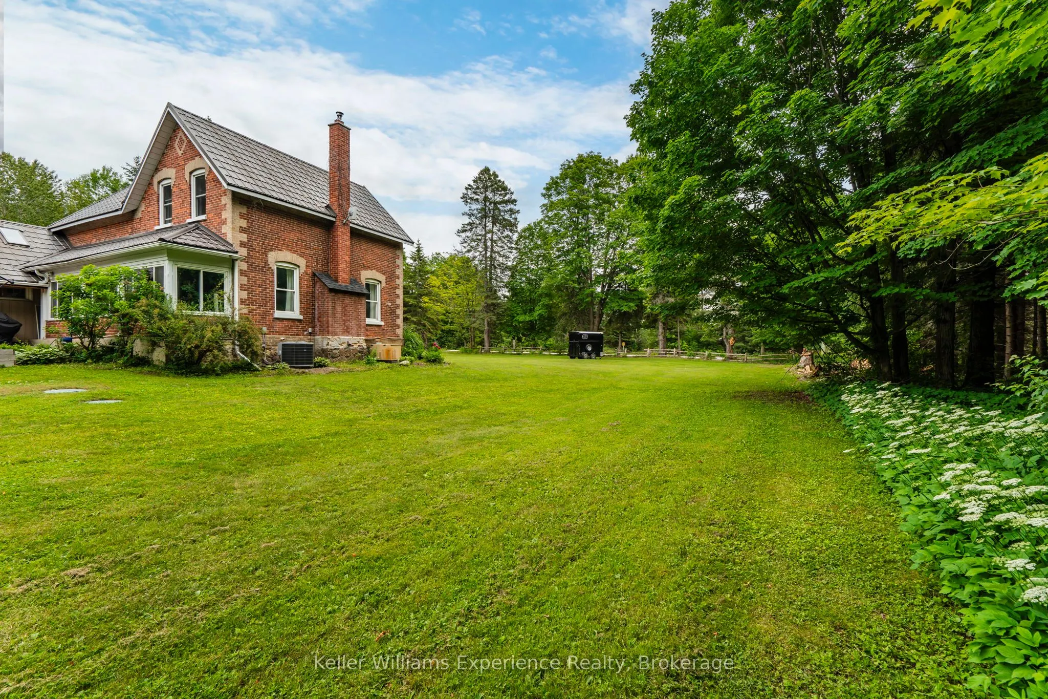 3744 Flos 4 Road W
