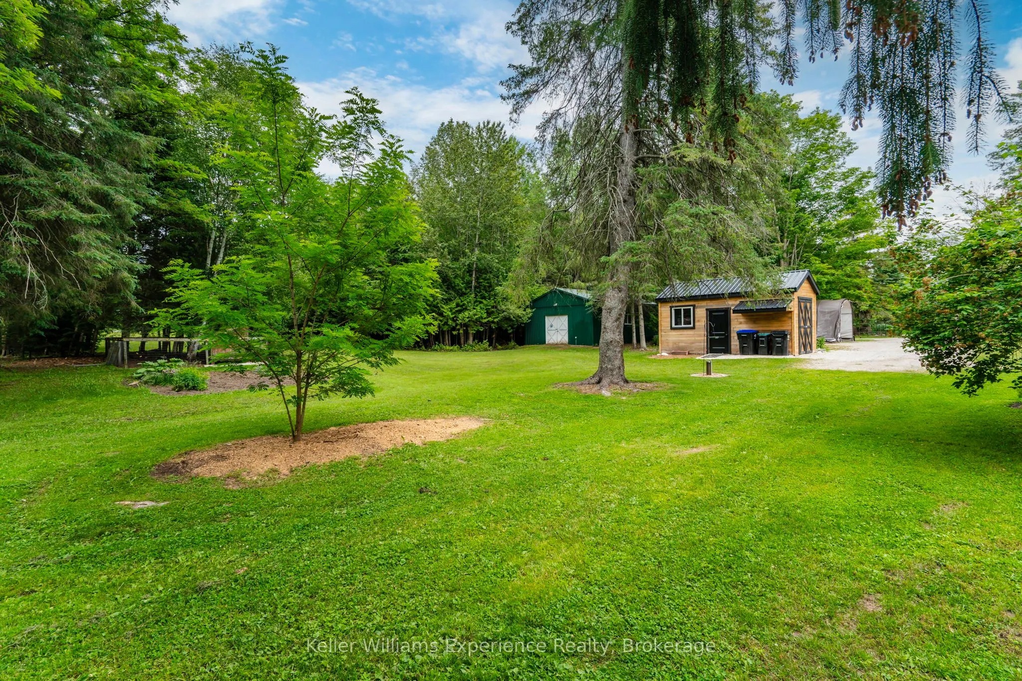 3744 Flos 4 Road W
