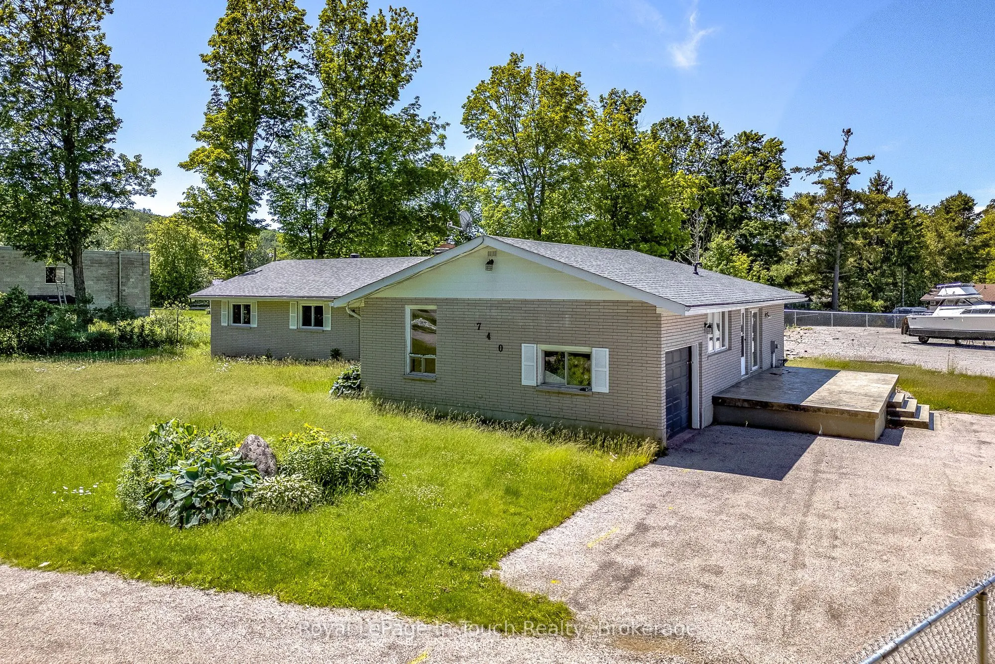 740 Balm Beach Road E