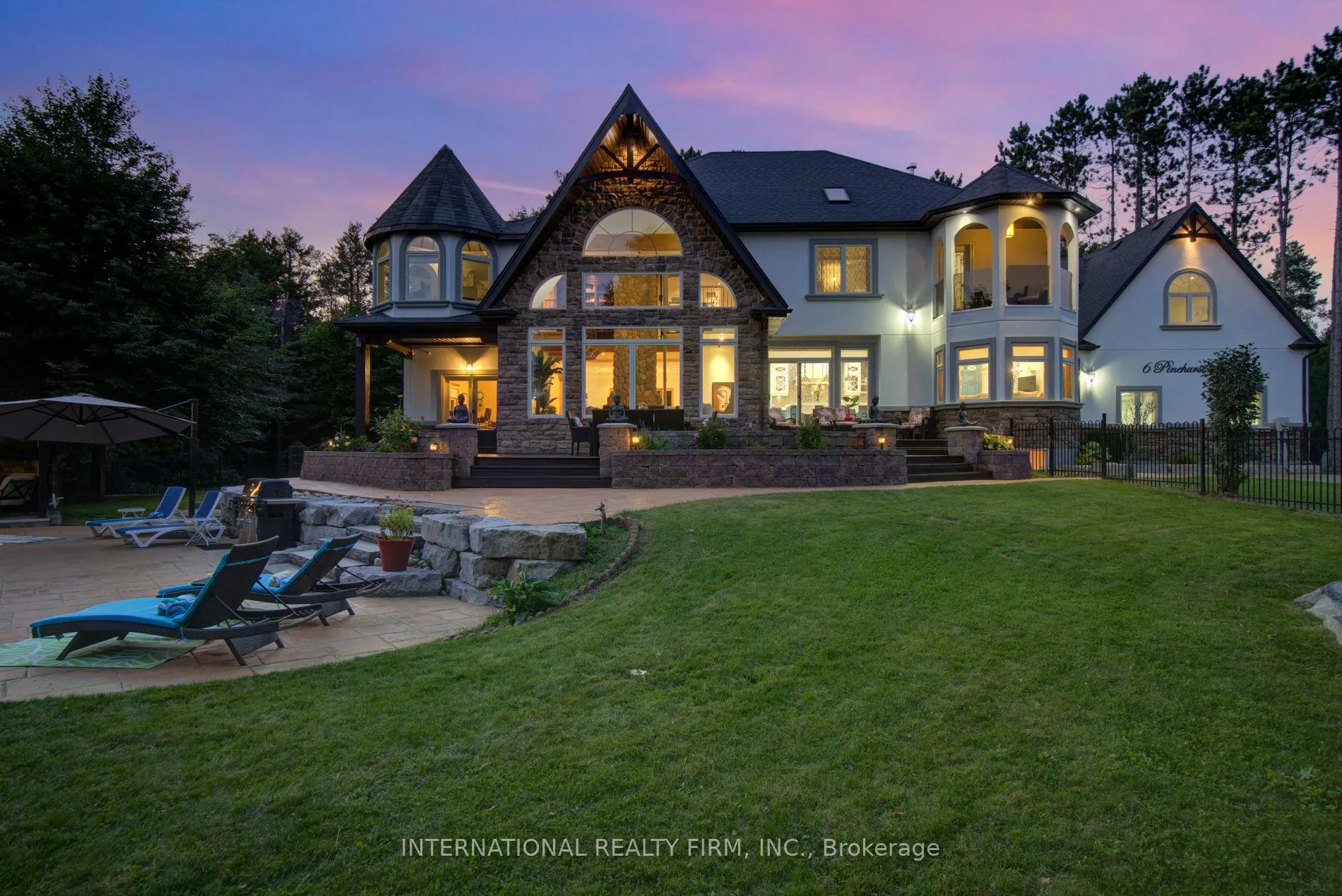 6 Pinehurst Lane