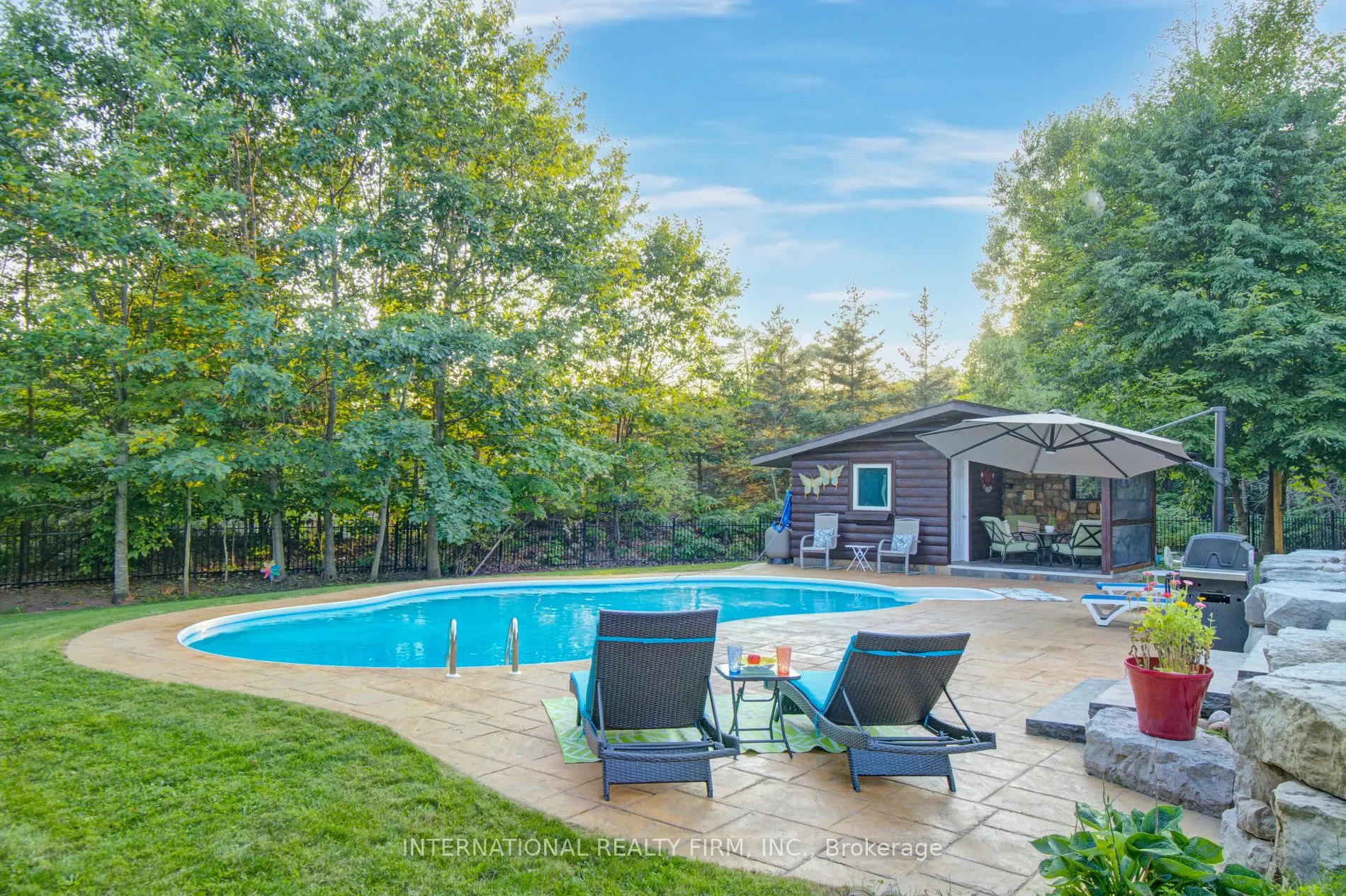 6 Pinehurst Lane