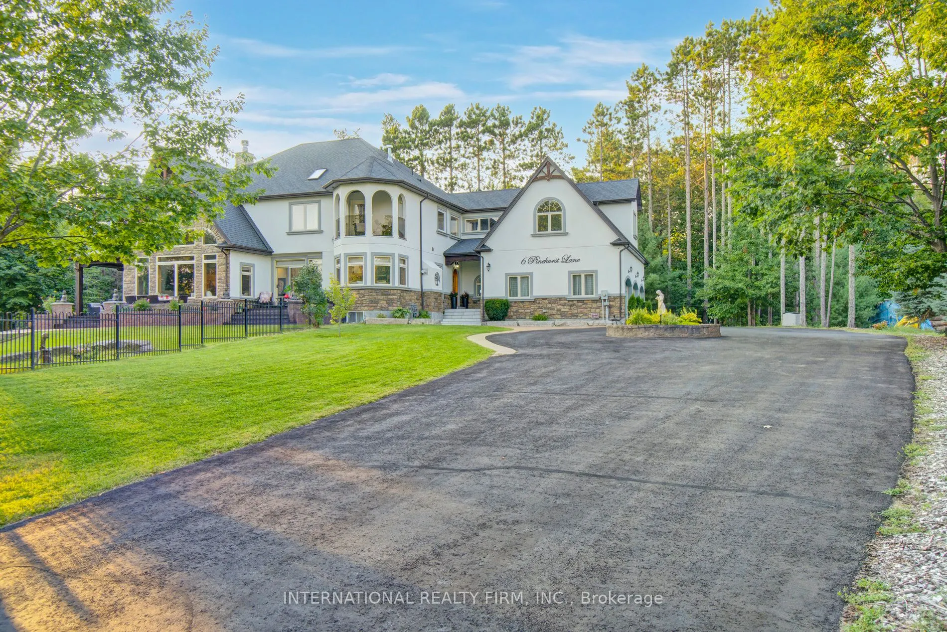 6 Pinehurst Lane