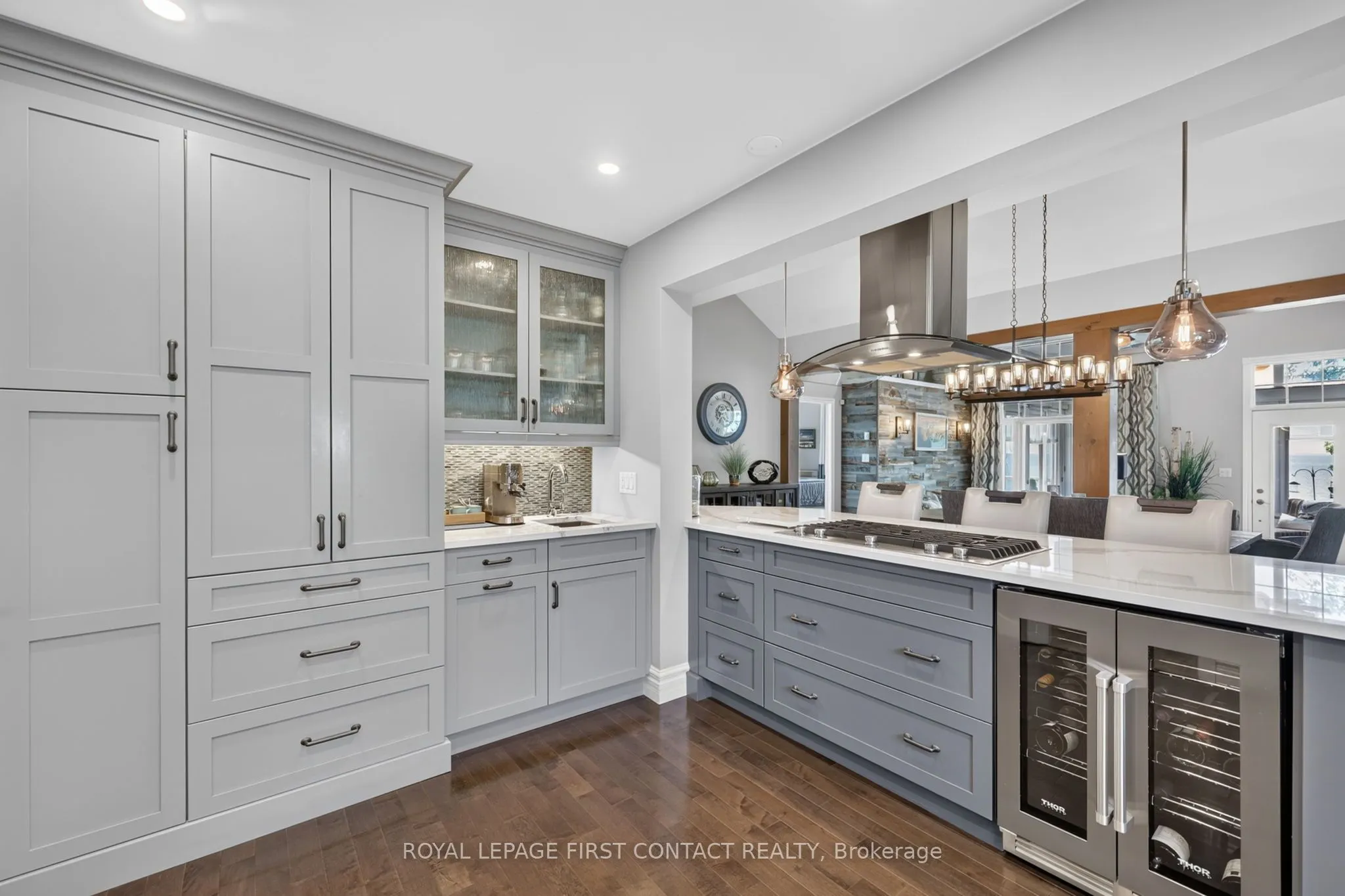 167 Lakeshore Road W