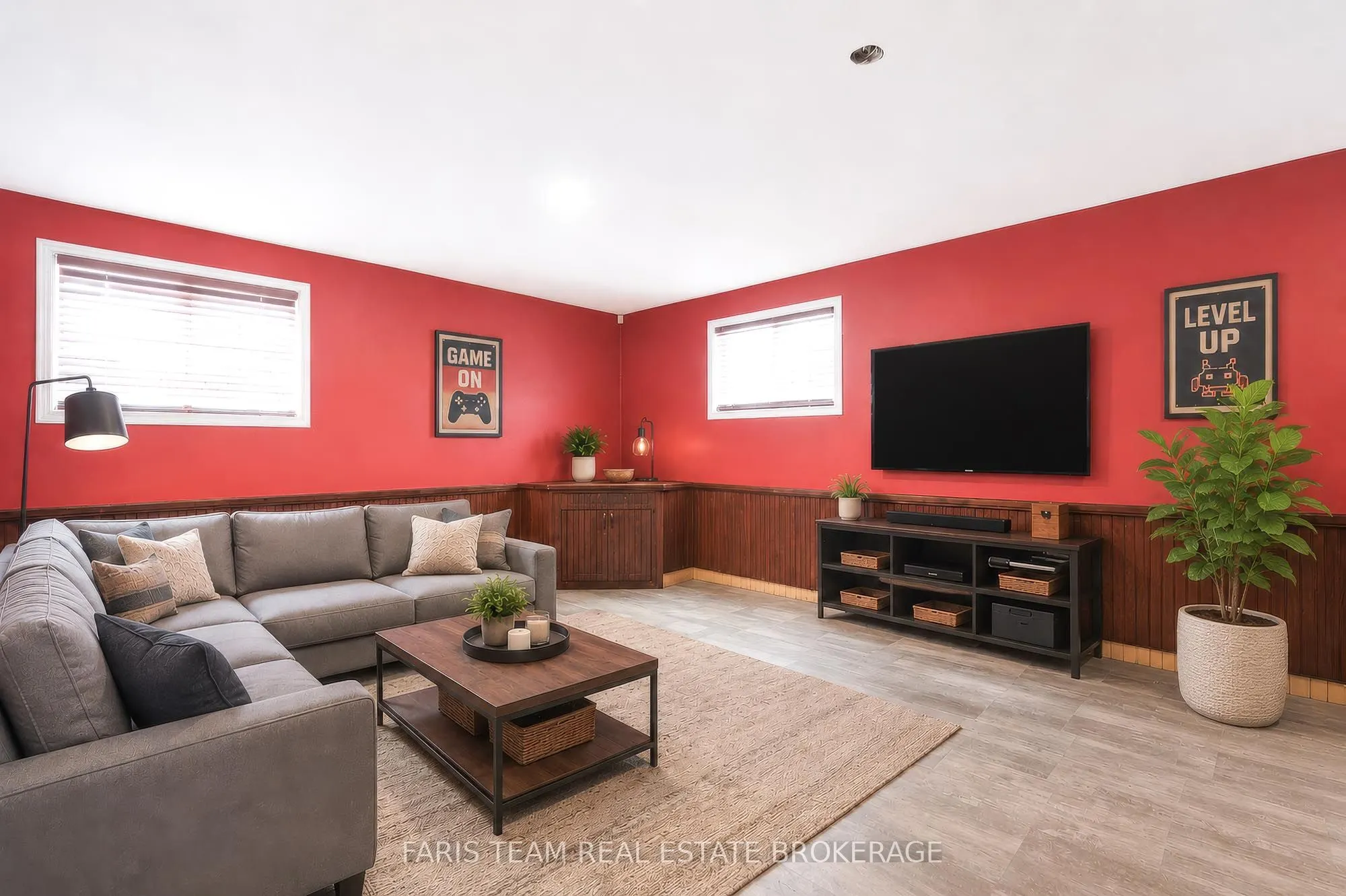 1008 Rainbow Valley Road W