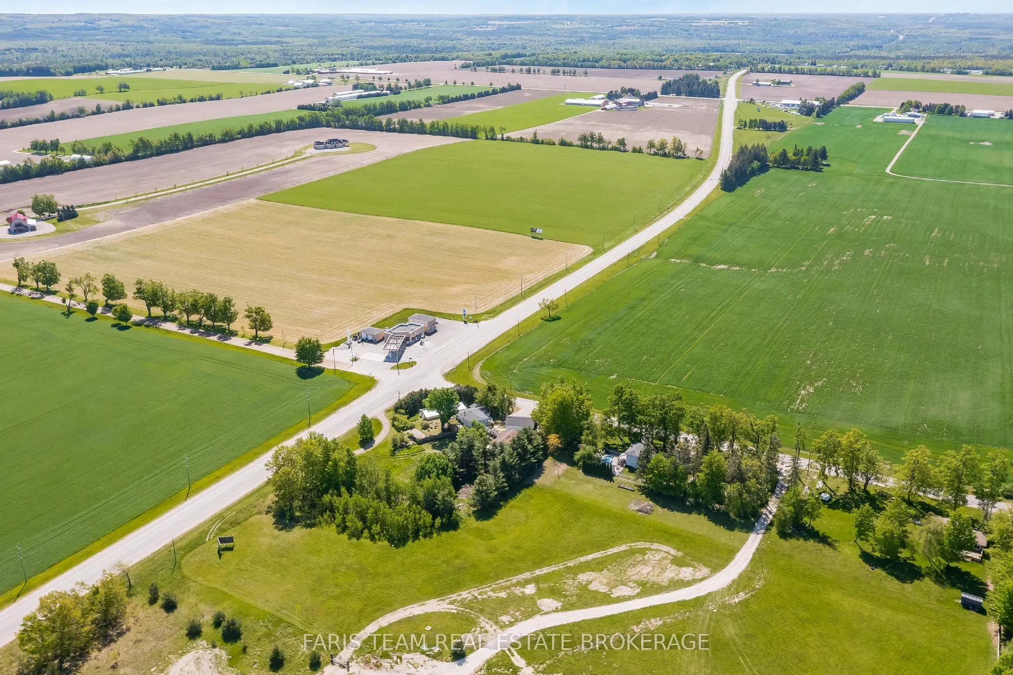 1008 Rainbow Valley Road W