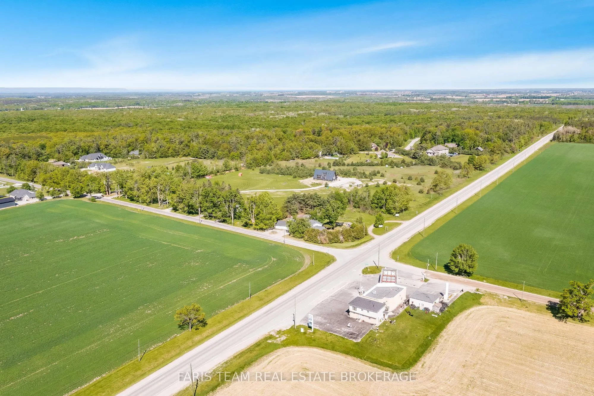 1008 Rainbow Valley Road W